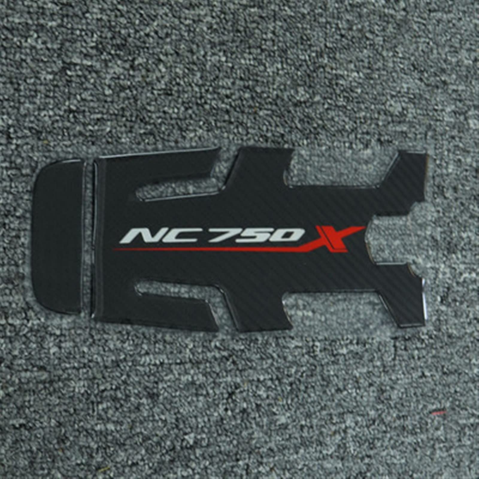 Protégez votre réservoir NC700 des frottements avec ce sticker carbone
