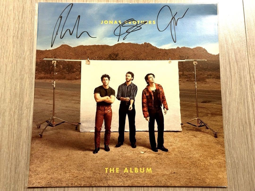 サイン入り海外雑誌Jonas Brothers