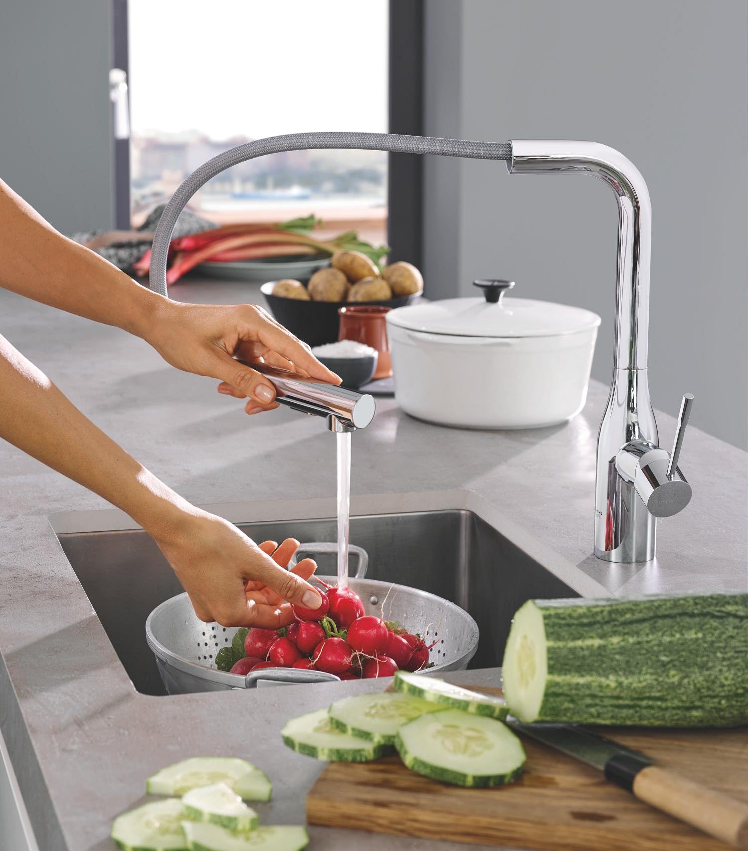 GROHE Essence Monomando de fregadero 1/2", Teleducha extraíble con 2 chorros, Cromo, 30270000