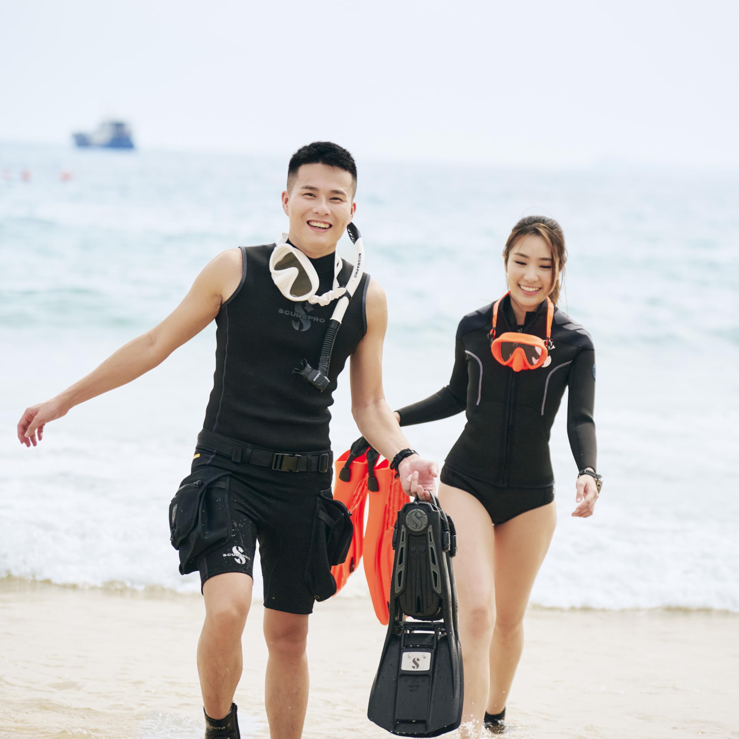 SCUBAPRO Escape Semi-Dry Snorkel, with Purge Valve and Splashguard Barrel-Top Design