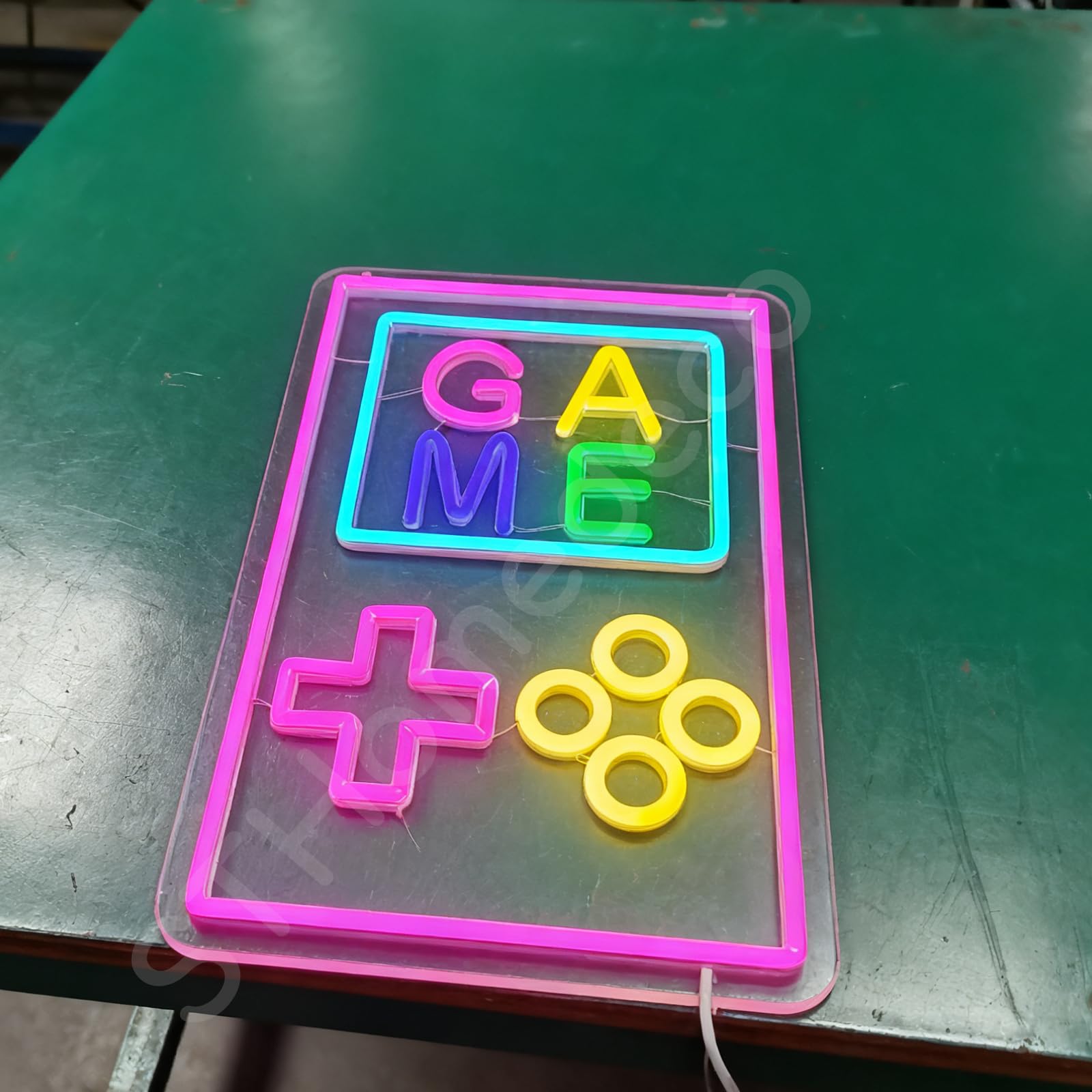 Neon Gaming LED USB lampa do sypialni i pokoju zabaw (różowa) | Modny design gamingowy, zasilanie USB 5 V, oświetlenie dekoracyjne dla nastolatków, sypialni, biura, pokoju zabaw i przyjęć.