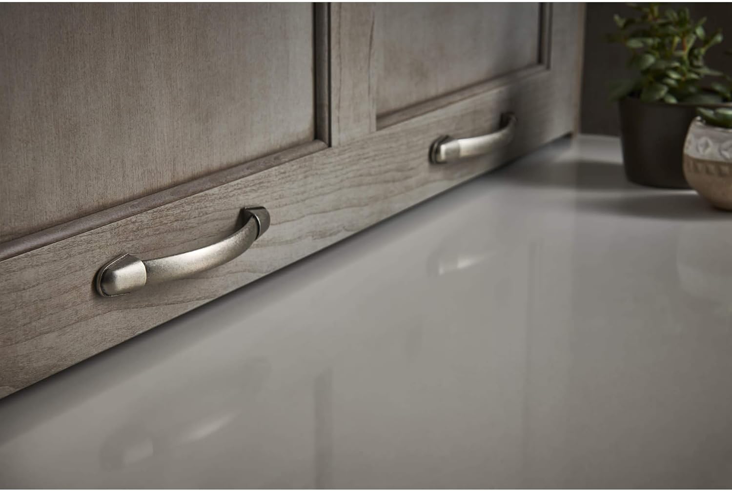 Top Knobs M1204 Dakota Pull