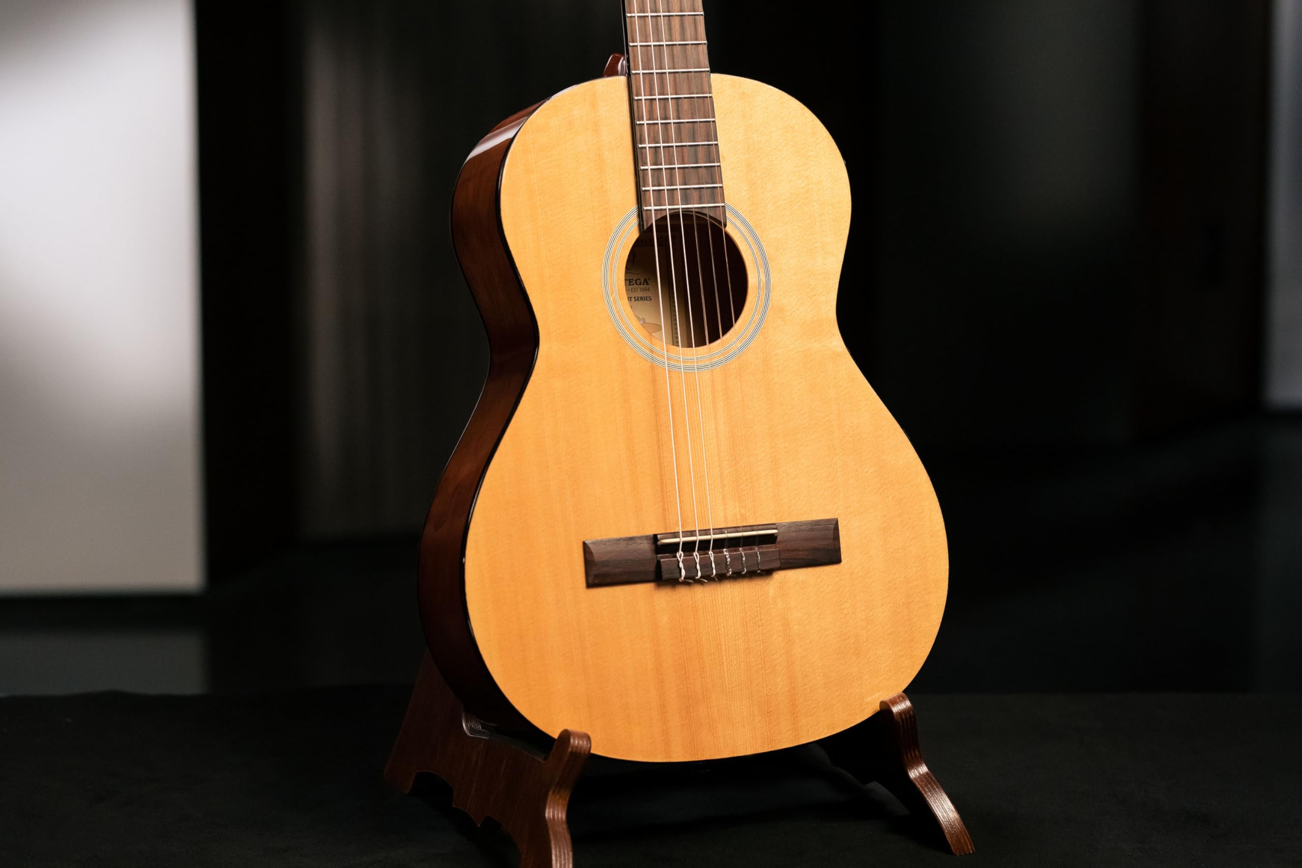 Ortega Guitars 3/4 Konzert Gitarre – Student Series – Fichte, Katalpa, Hochglanz Natur (RST5-3/4)