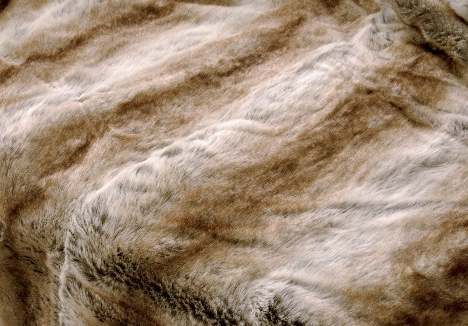 Felldecken Wohnen & Accessoires Felldecke Wolf hell aus Fellimitat in 5 Größen als Kuscheldecke und Tagesdecke oder Fellkissen (220 x 240 cm)