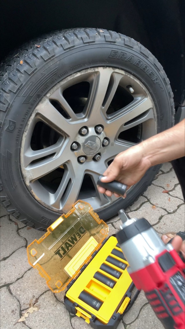 Watch "Honest Review" DEWALT Deep Impact Socket Set, 7-Piece on Amazon Live