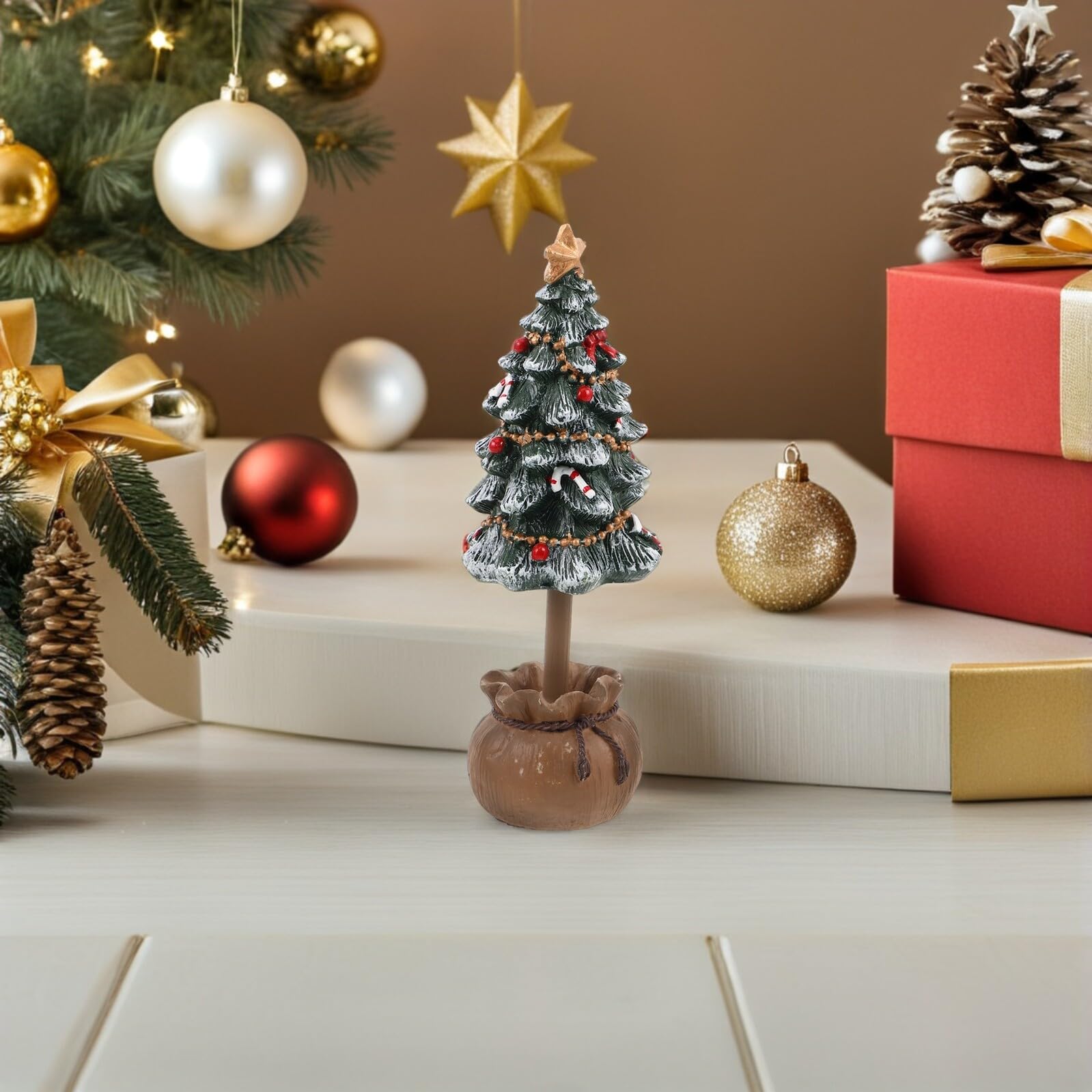 Toyvian 2 Pezzi Mini Alberi di Natale da Tavolo in Resina Verde Sculture Natalizie da Scrivania per Casa Ufficio e Decorazioni Festive Accessori Fotografici Compatti e Resistenti allo