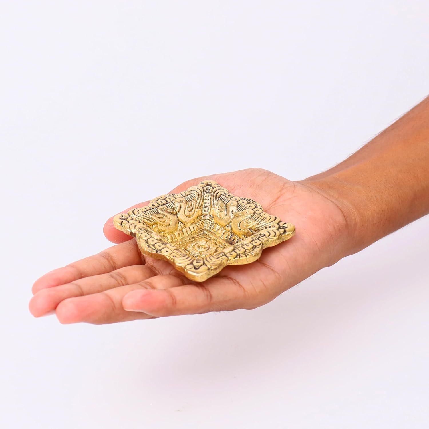 Indian-Shelf 3 Pieces Gold Diya Aarti Jyoti Puja Temple Pooja Gifts Antique Brass Oil Lamps for Puja Room Décor Decorative