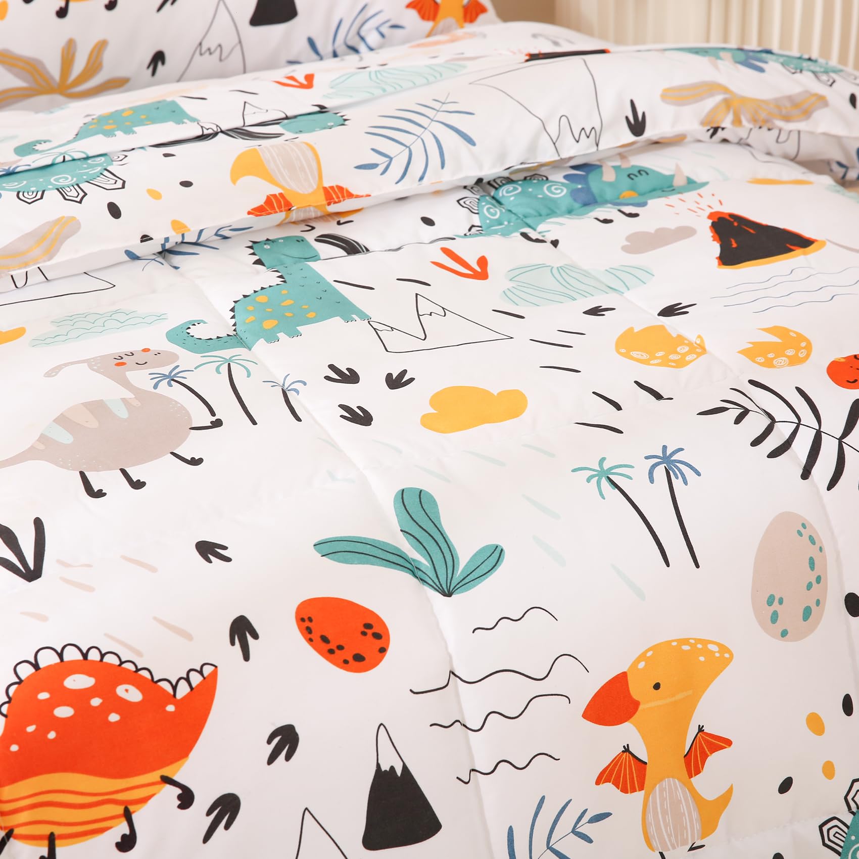 JSD Juego de ropa de cama de 4 piezas para niños pequeños, juego de edredón de microfibra estampado para niñas y niños, incluye sábana encimera, sábana bajera, edredón acolchado y funda de almohada | Juego de edredón de 4 piezas Bed-in-a-Bag, de microfibr