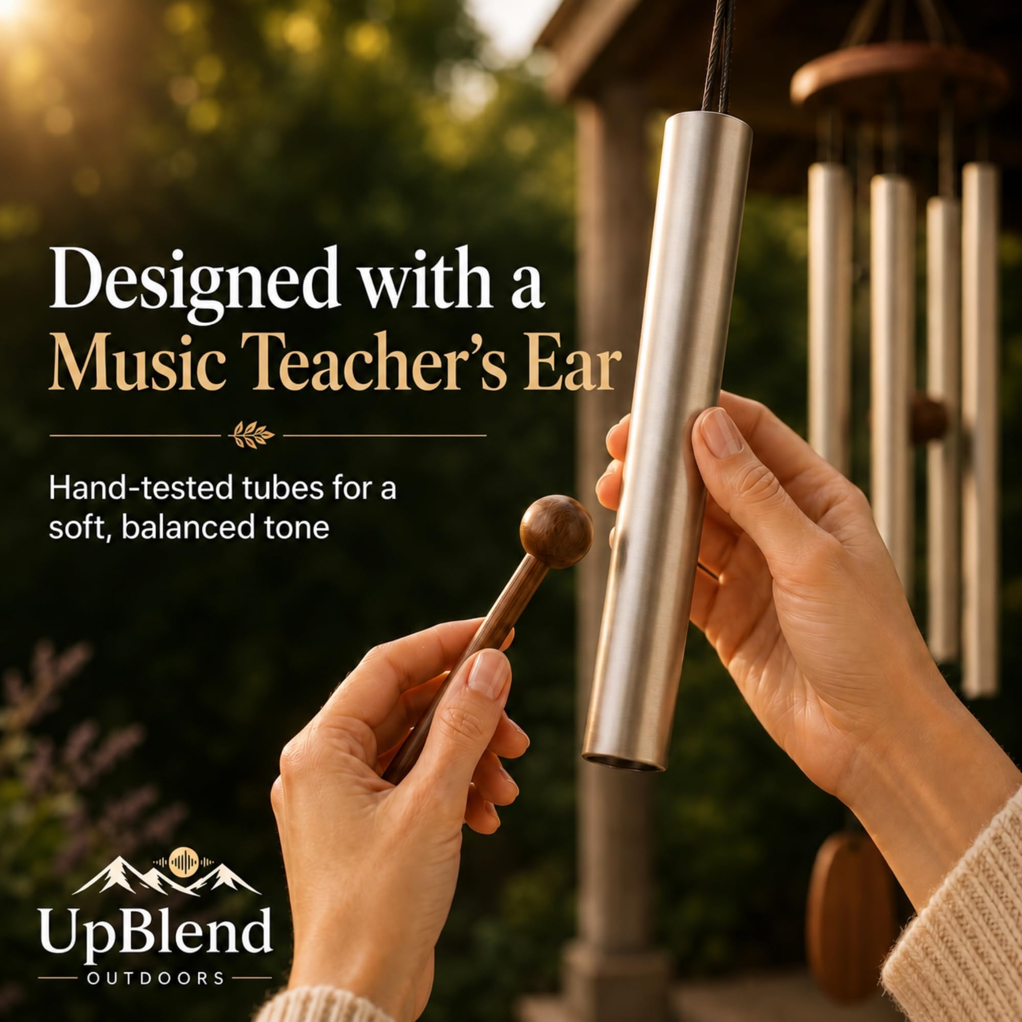 UpBlend Windspiel für draußen Geschenk – Tiefes Klang-Windspiel mit dekorativem Stein – Veranda- und Terrassendekoration, Elegantes Outdoor-Ornament, Gartengeschenke. 71,1 cm, Silber