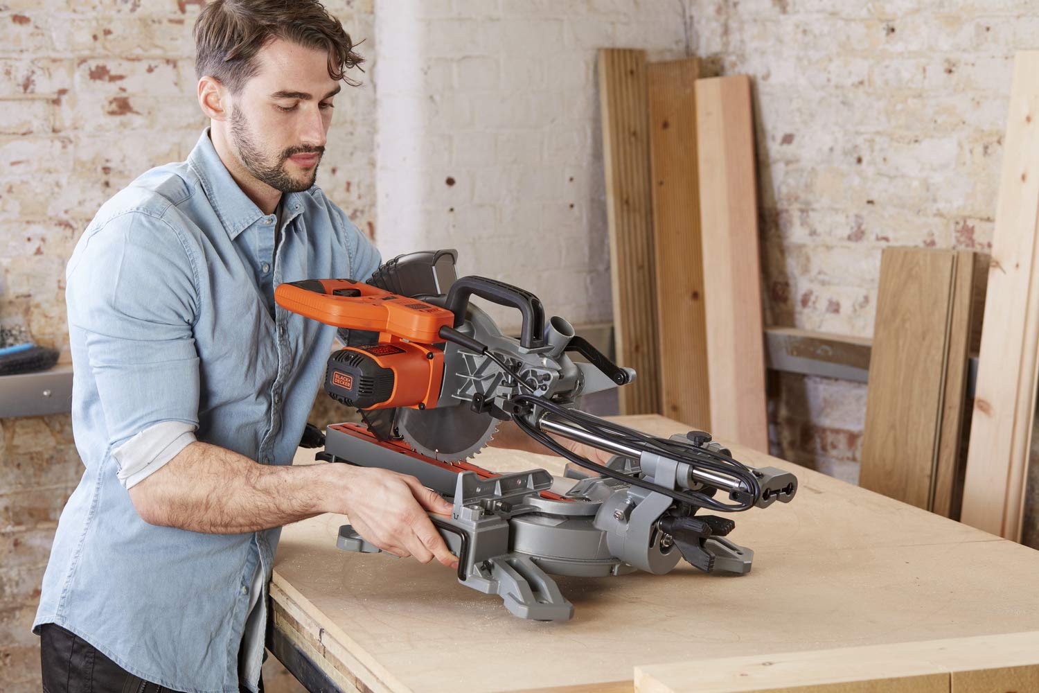 BLACK+DECKER BES700-QS Piła ukośna 1600W