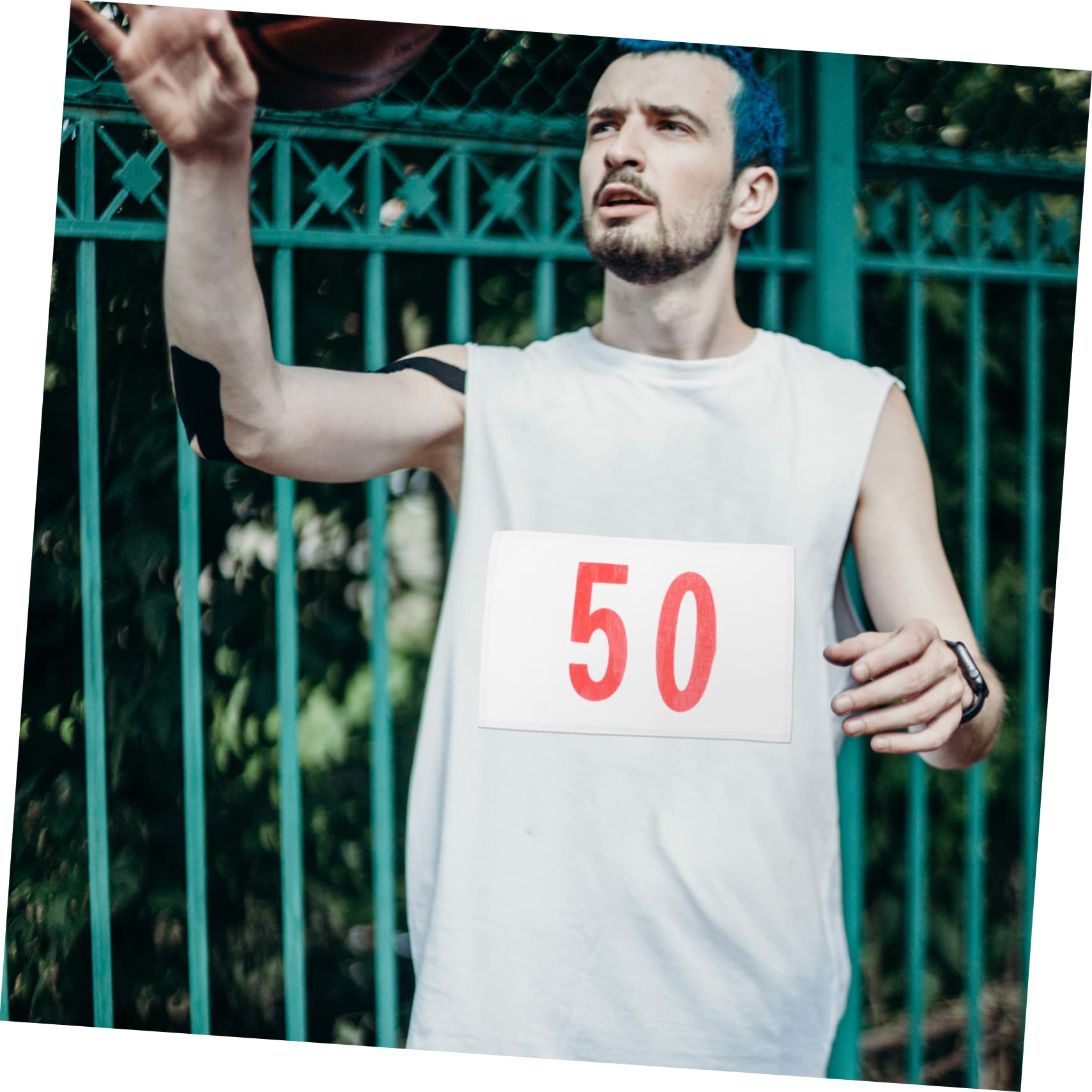 Yardwe Pettorali Numerati da Gara Sportiva in Cotone Poliestere Clip Metalliche, Bavaglini Numeri per Competizioni Podistiche, Set 1-50 per Eventi Atletica Leggera e Maratona