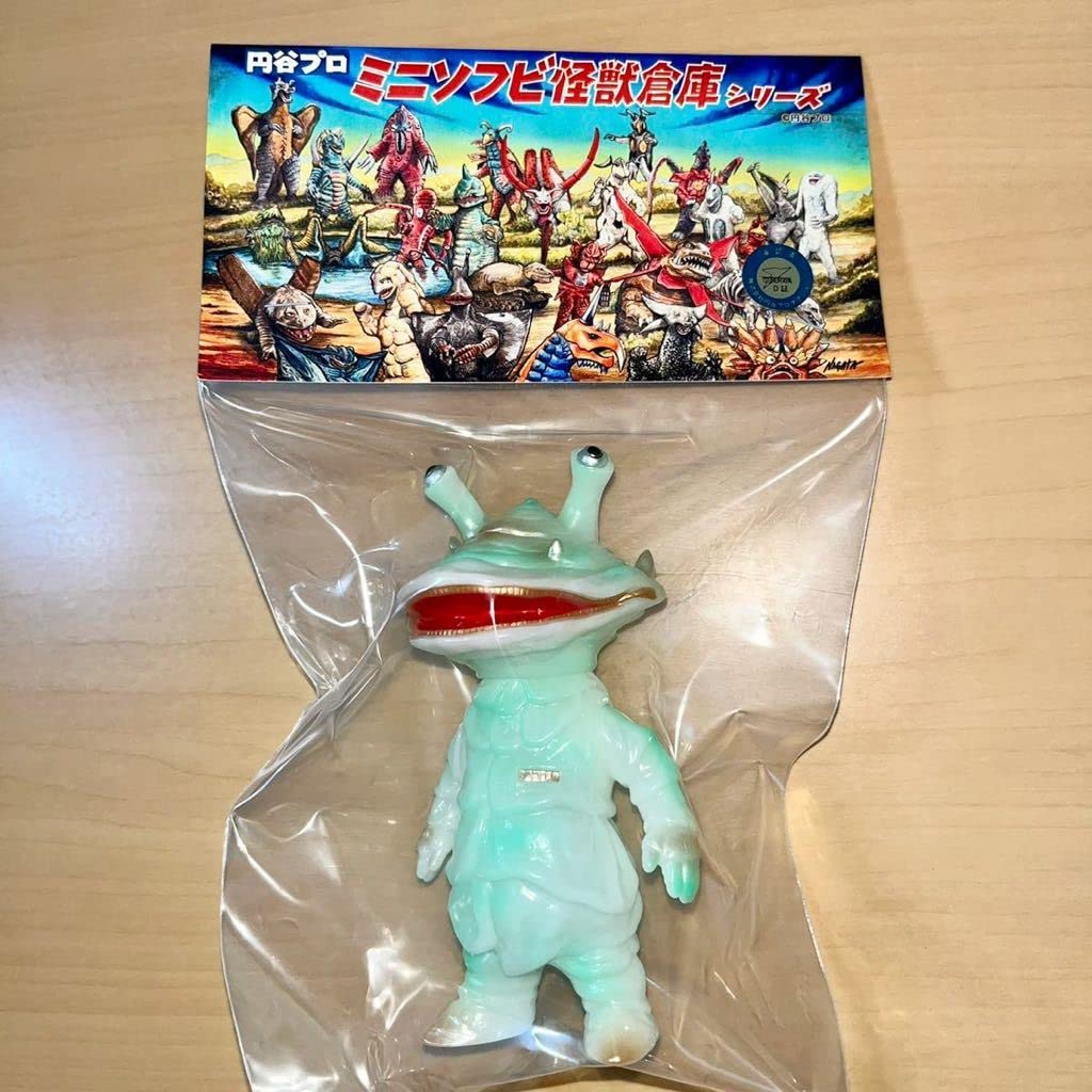 Amazon.co.jp: MAXTOY カネゴン GID 蓄光 One up.限定 金歯 Q ultra Q