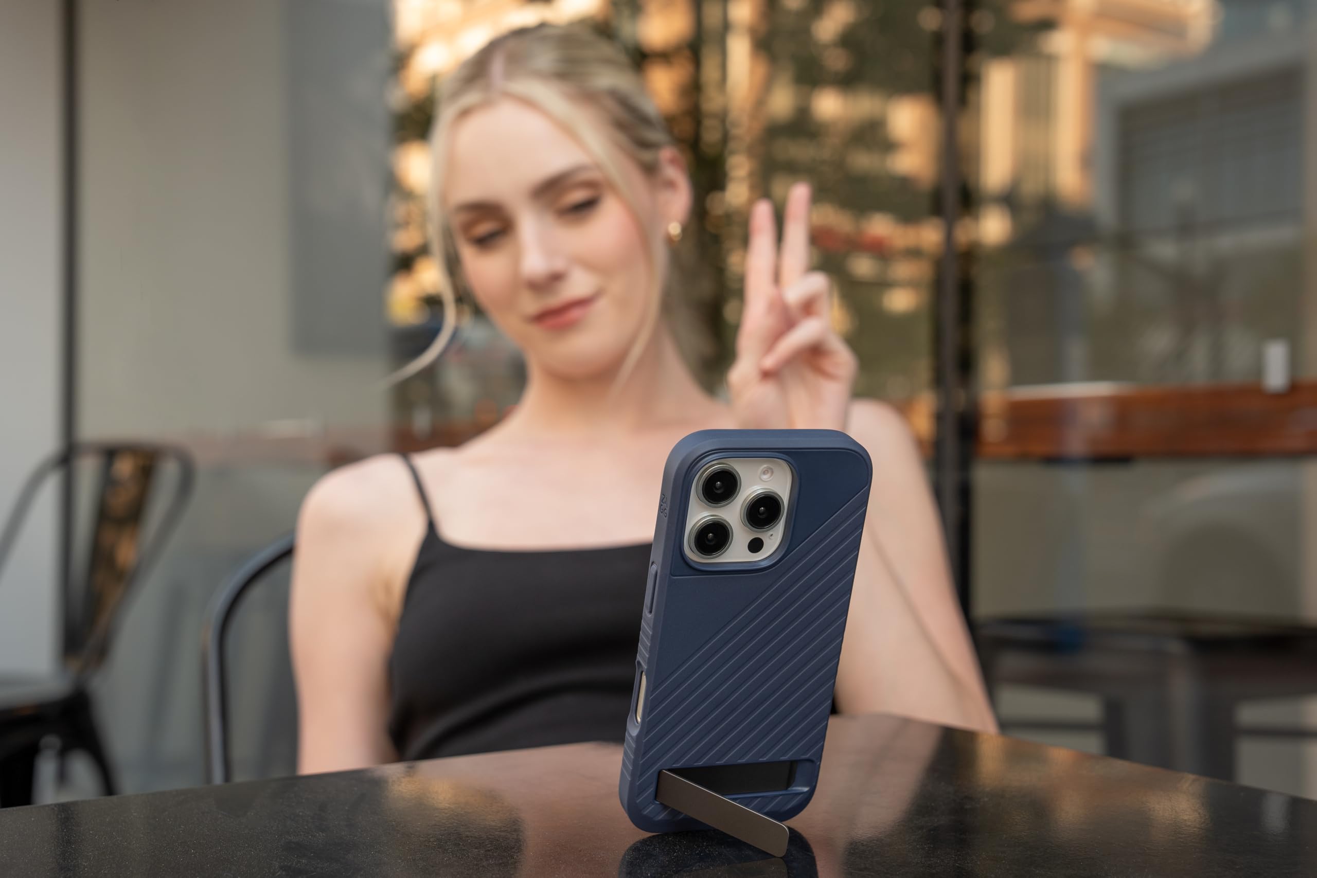 Funda Zagg Denali Snap para iPhone 15 Pro Max con MagSafe - Somos el P