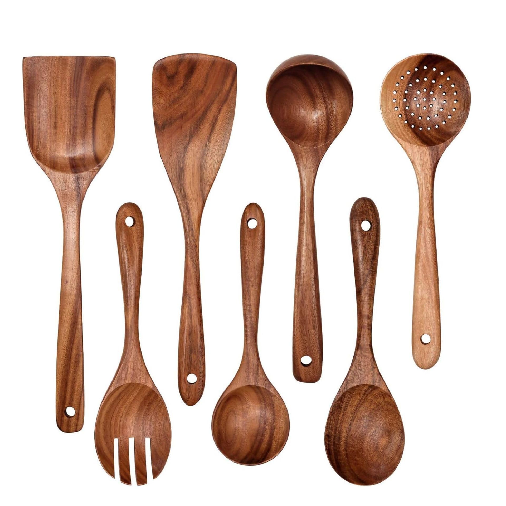 Ustensiles de cuisine en bois pour mijoter de bons plats chauds en famille