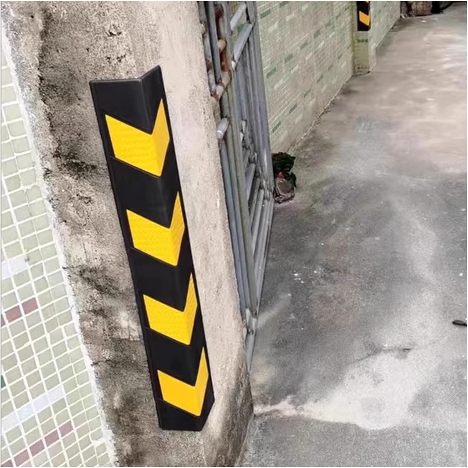 Rubber Corner Guard for Parking Garage & Warehouse Columns - Edge & Car Door Protector, Durable Wall Shield (31.5x3.9x0.2in / 80x10x0.6cm)