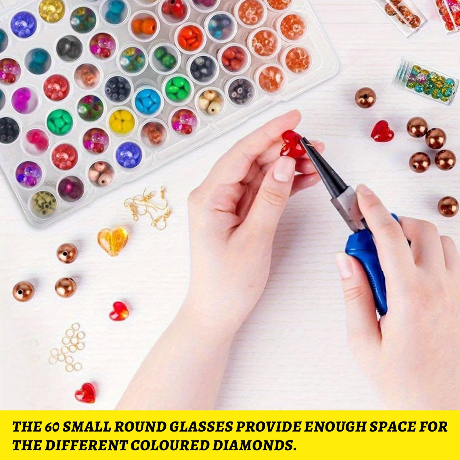 Kit Diamond Painting Organizer Contenitori per Pittura a Diamante da 60 Scomparti, Scatola Portaoggetti per Ricamo a Diamante con Etichette Adesive e Imbuti, per Perline, Strass