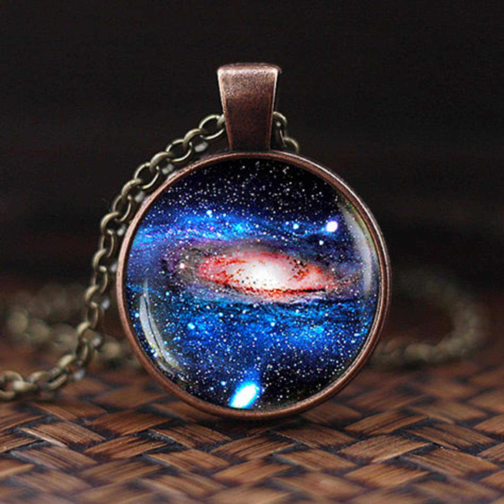 宇宙ガラス　キーホルダー Amazon.co.jp: キーホルダー 魅力的な星雲ネックレス銀河宇宙ガラス