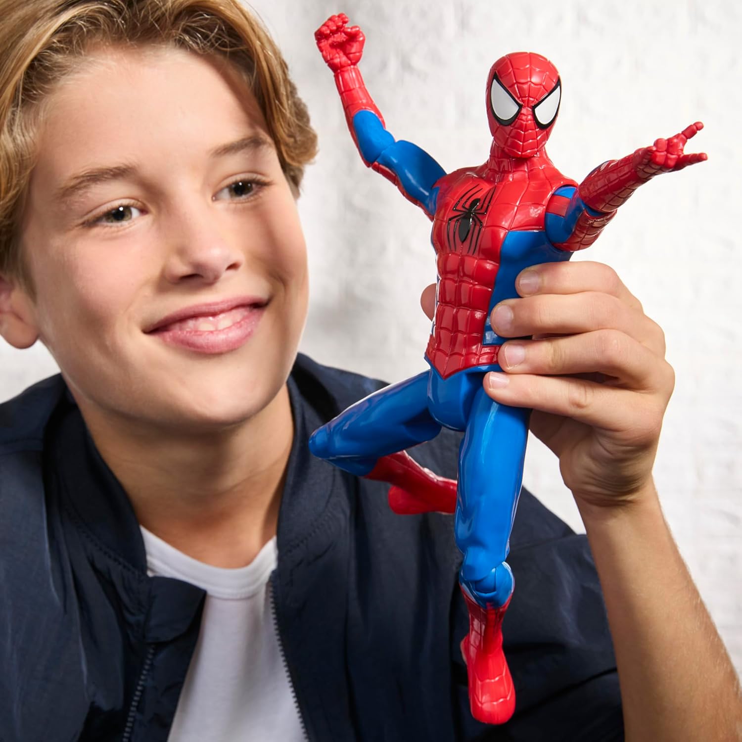 Marvel Spider-Man Titan Series Action Figure, 12-Inch (30 cm) Super Hero Toys for Kids Ages 4+ - Image 7
