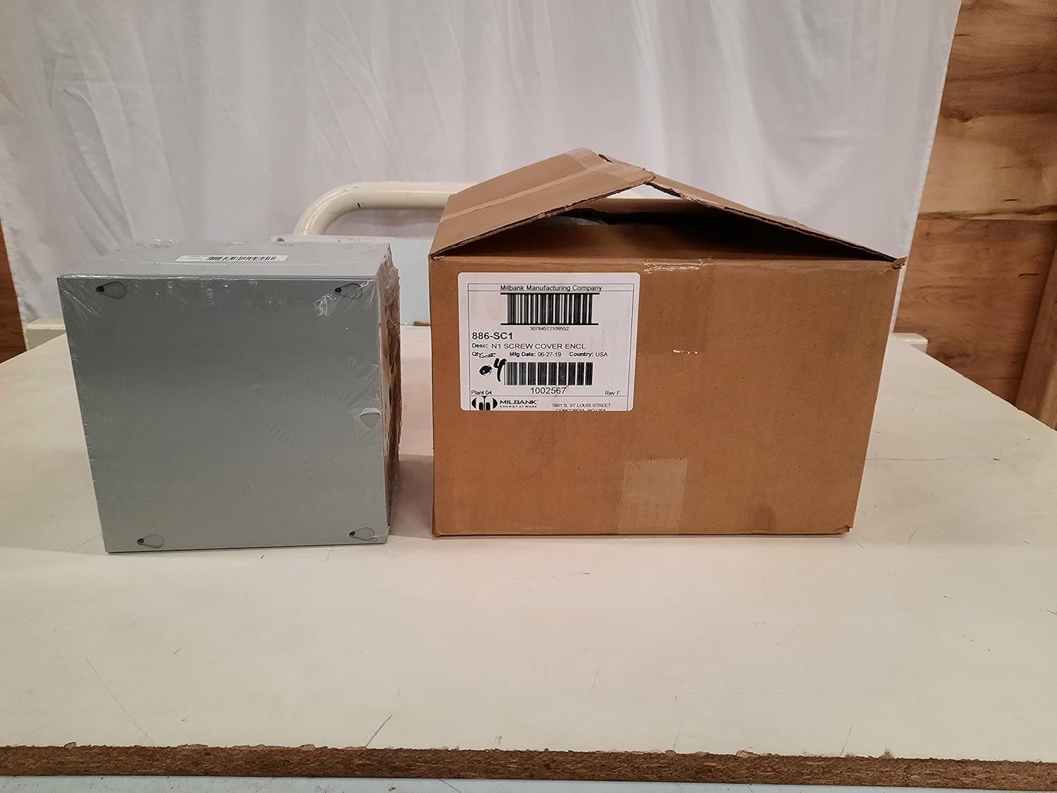 Milbank 886-SC1 NEMA 1 Polyester Powder Coated Steel Screw Cover Junction Box 8 Inch x 8 Inch x 6 Inch ANSI 61 Gray, Color