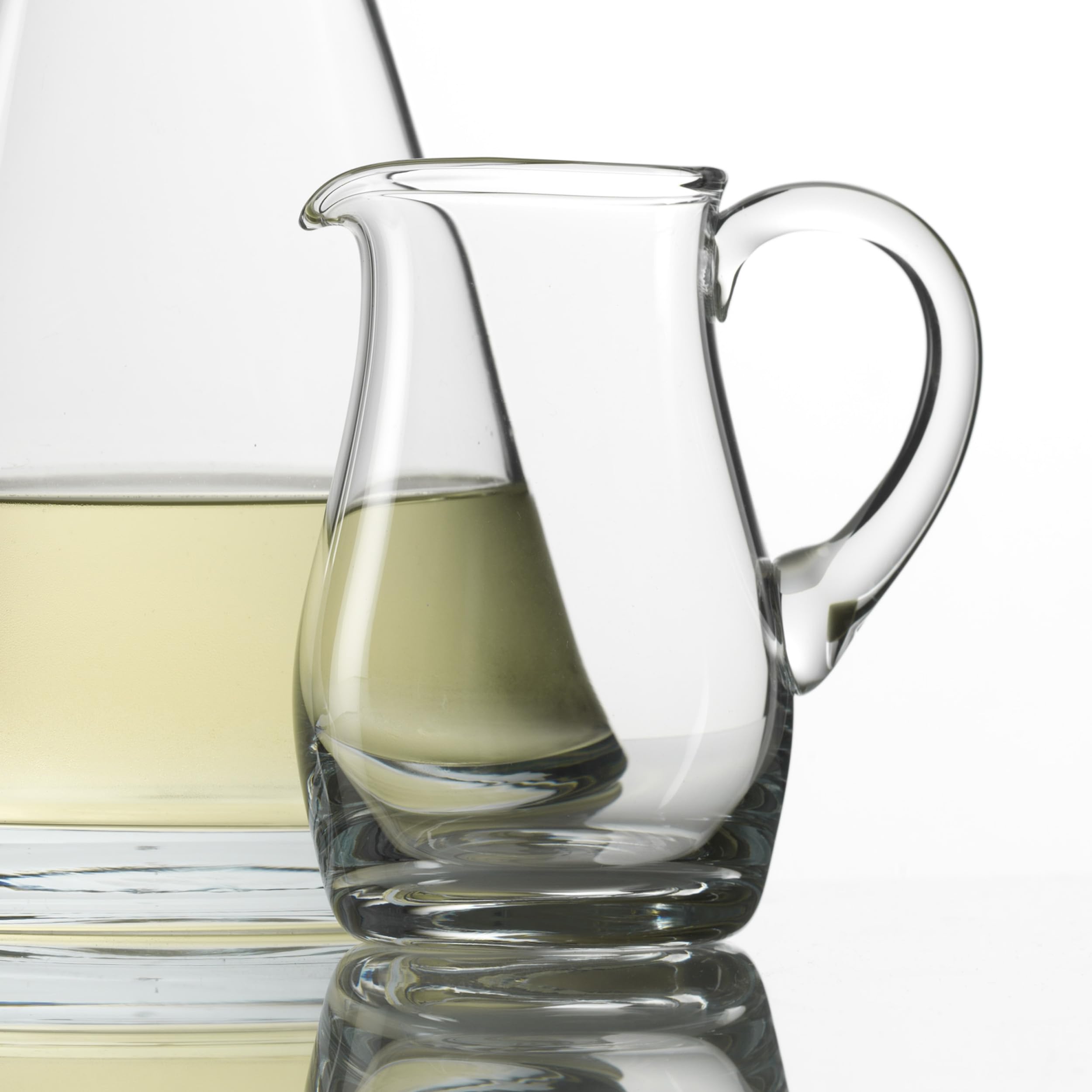Stölzle Lausitz Exklusiv Krug Wasserkaraffe mit Eislippe 1,5 l, 6er-Set | Handgefertigte Glaskrüge & Wasserkaraffen mit Eislippe für Wasser, Saft und Wein, Kristallglas & spülmaschinengeeignet