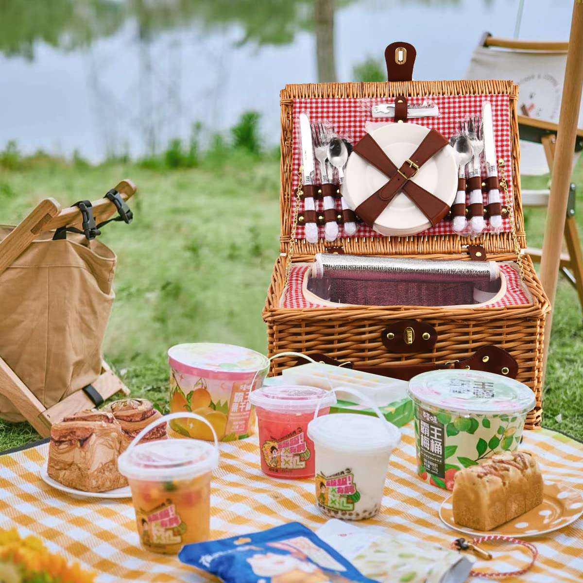 Cesta de Picnic Willow Hamper para 4 Personas, con una Caja de refrigeración aislada y una Manta Impermeable, un Paquete de Servicio de vajilla