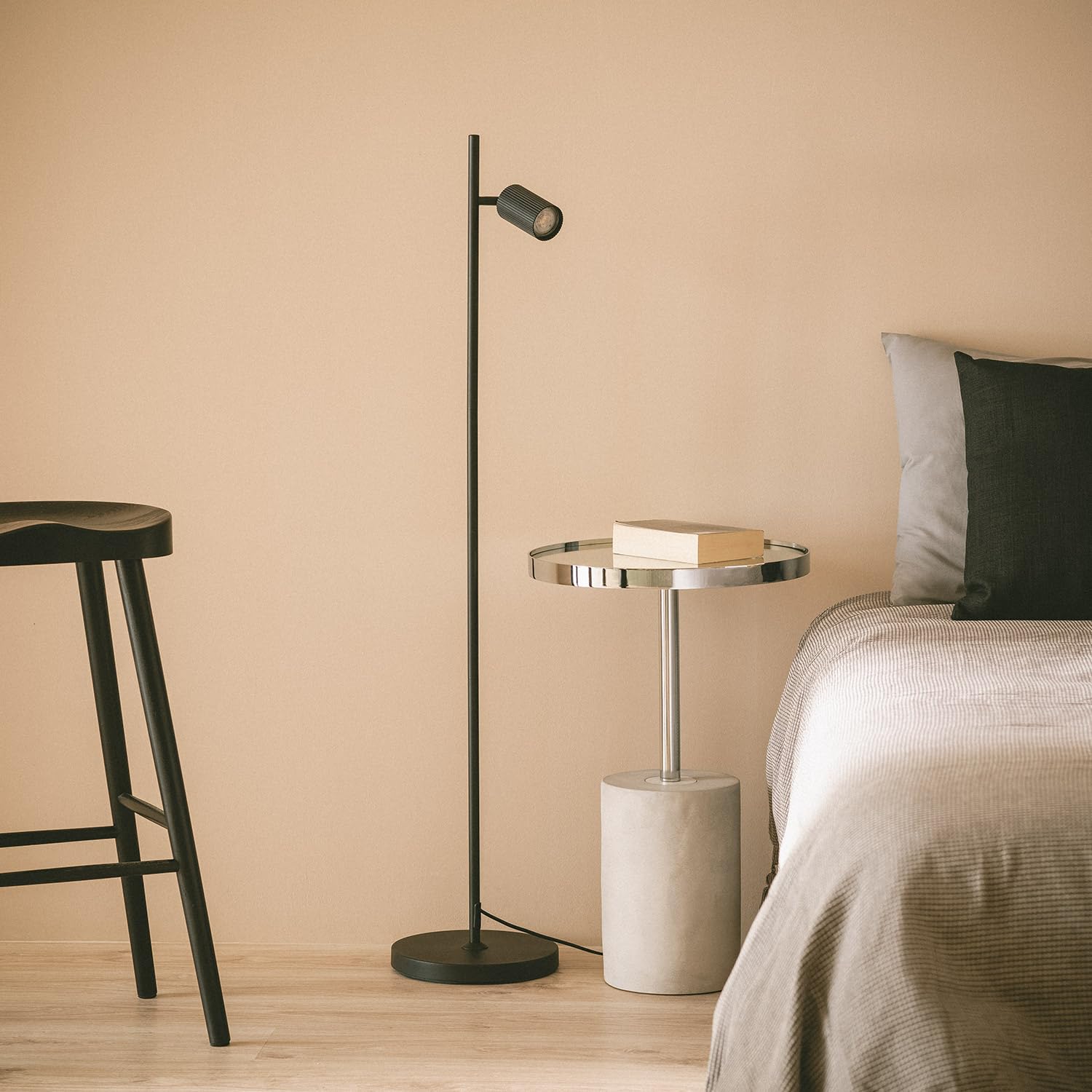 LEDKIA LIGHTING - Lámpara de Pie Aritz | Diseño Moderno en Aluminio | Compatible con Bombillas GU10 | 1230 mm de Altura | Ideal para Salón y Dormitorio; Negro