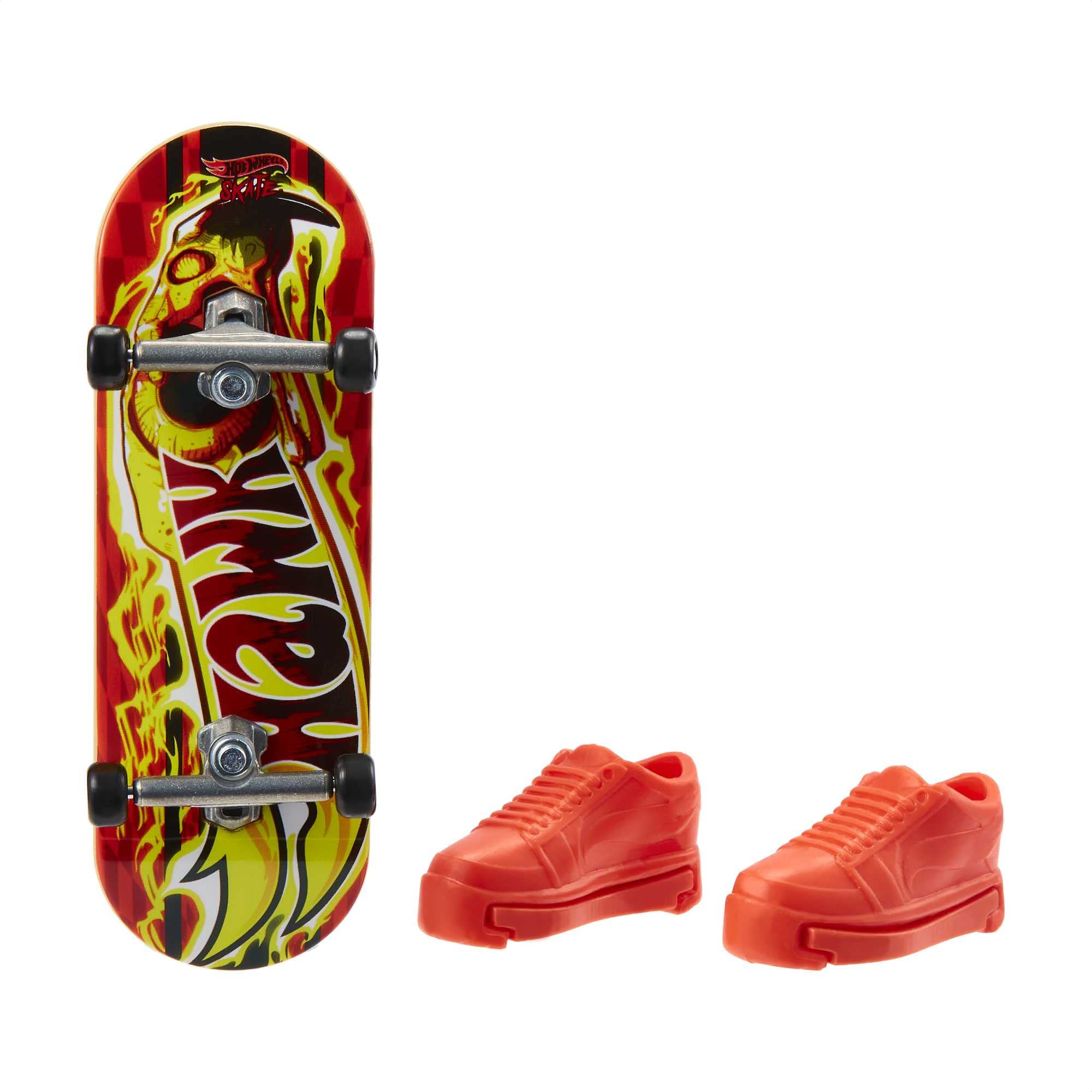 Hot Wheels Skate - Tony Hawk fingerboard e scarpe da skate removibili, progettato in collaborazione con Tony Hawk (Un set a sorpresa tra stili assortiti), giocattolo per bambini 5+ anni, HGT46