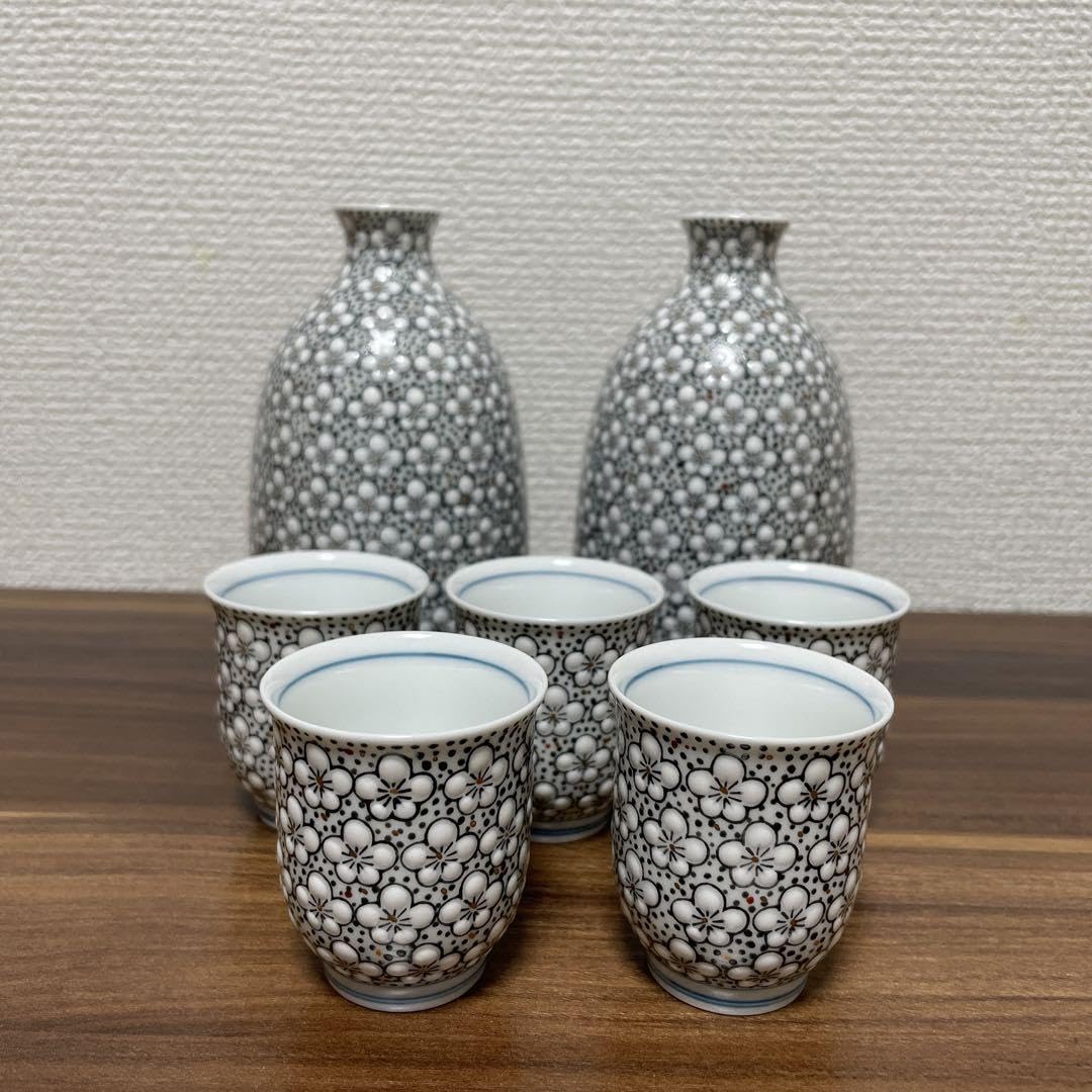 有田焼 伊万里大川内山 畑萬作 玉彩梅詰 半酒器セット Amazon.co.jp: 有田焼 伊万里大川内山 畑萬作 玉彩梅詰 半酒器