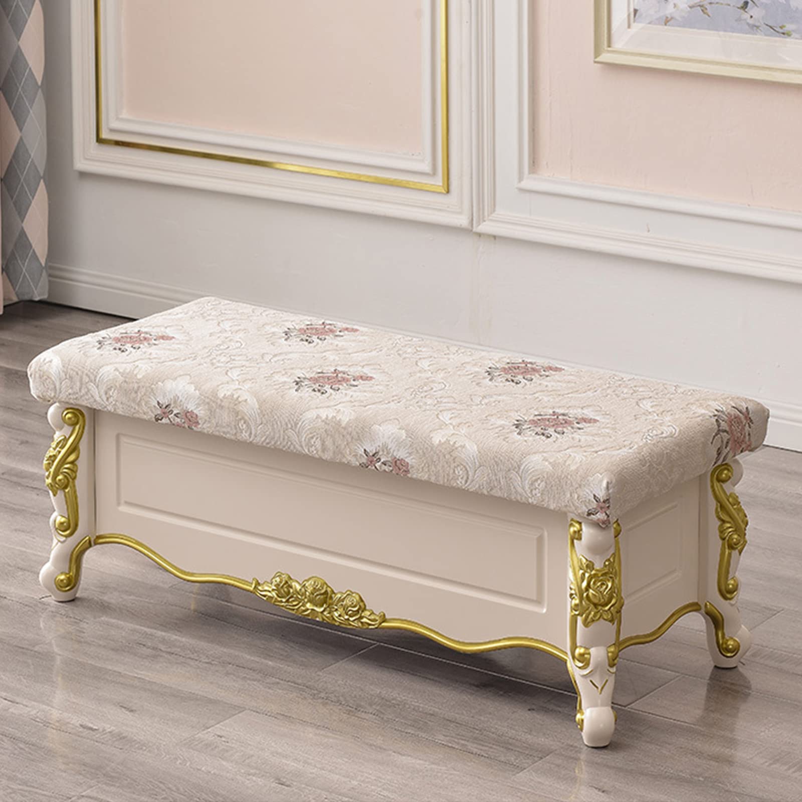 Banc de rangement en jacquard dans la chambre pour optimiser l'espace avec style