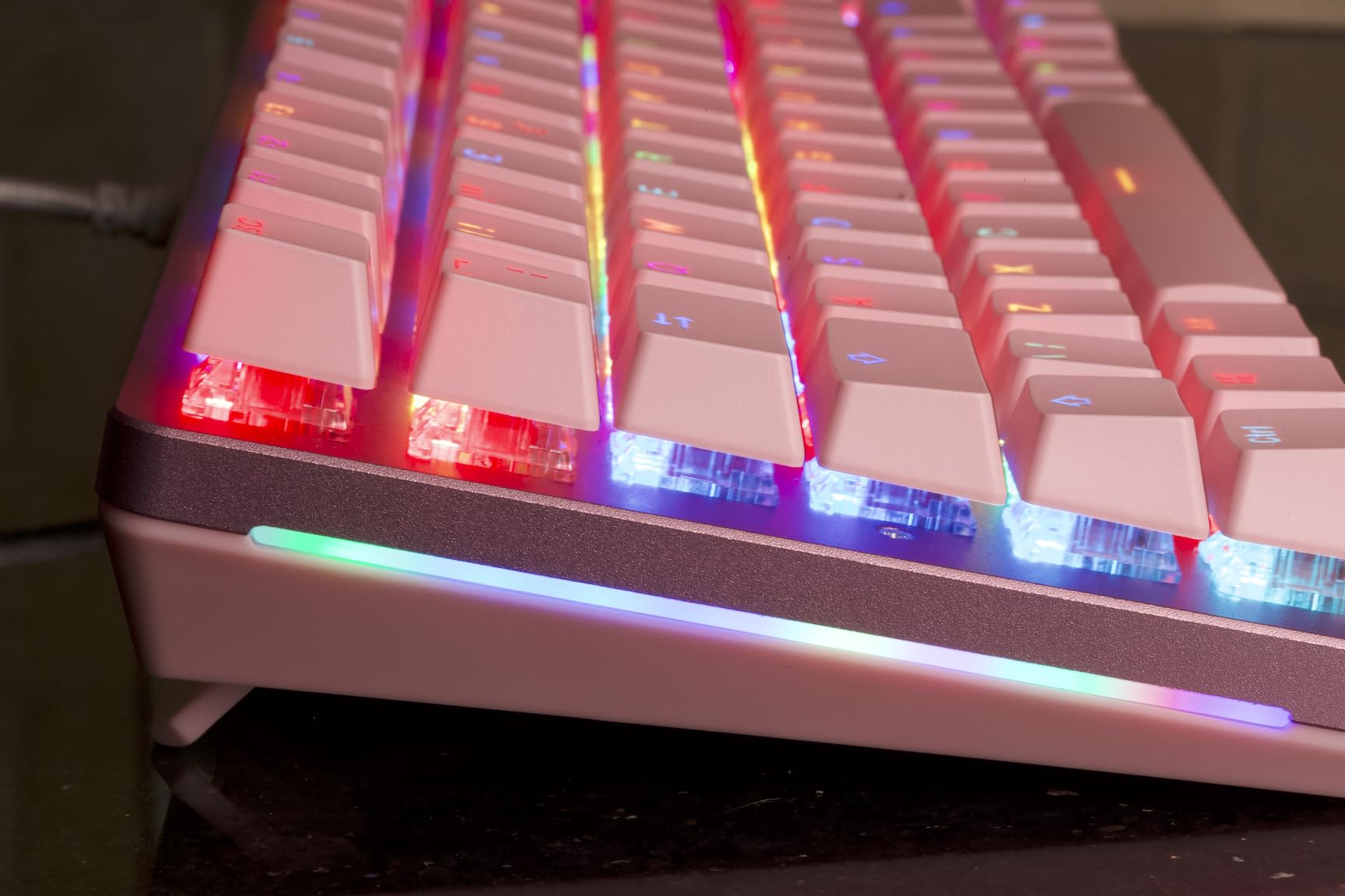 GLORIOUS GMMK 2 (65%) Mechanische Tastatur, Fox, ISO in Rosa | Aluminiumoberfläche für Biegsteifheit, Hot-Swap, Tastenweise RGB-Beleuchtung & Doubleshot-Kappen, PC-Gaming auf hohem Niveau