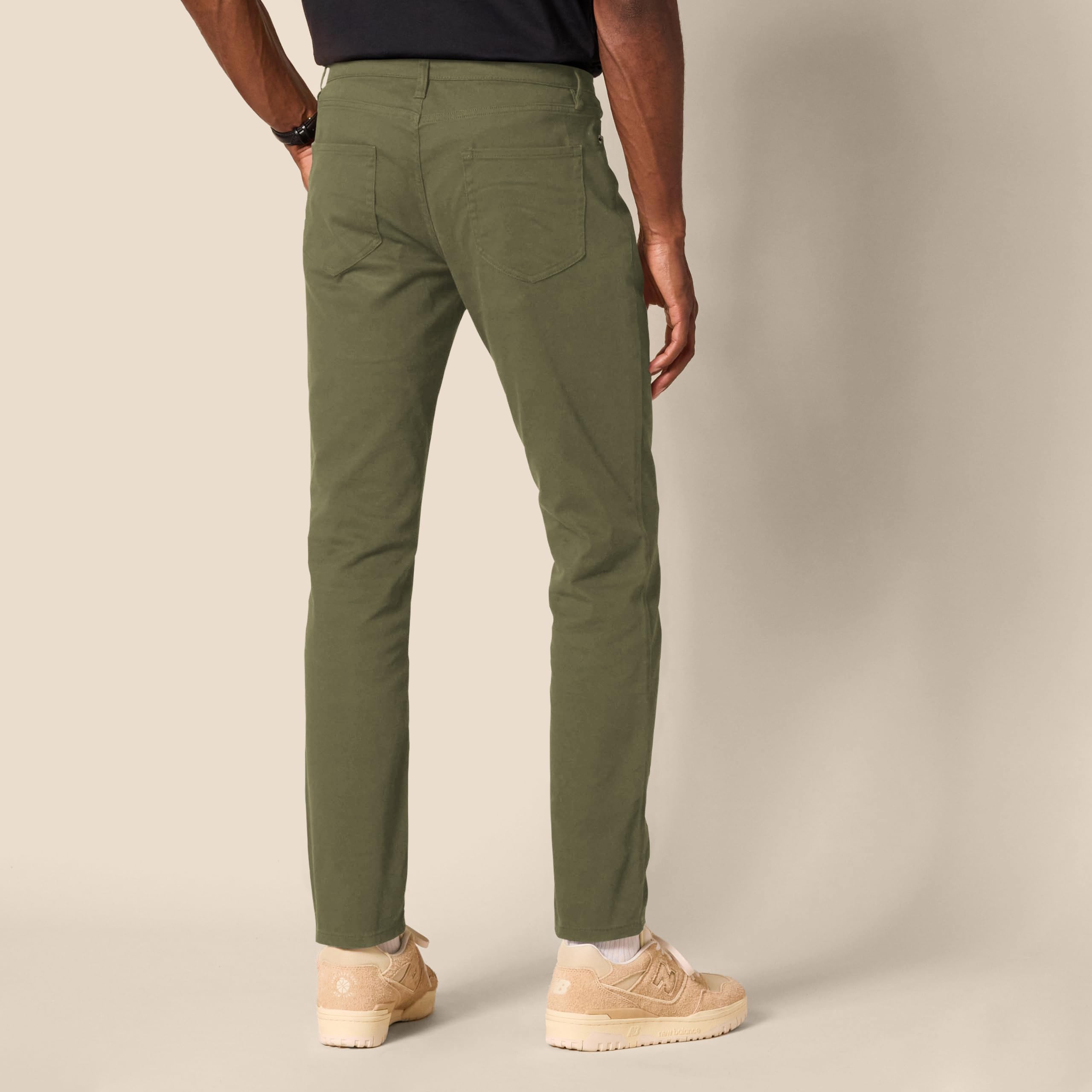 Amazon Essentials Hombre Pantalón de Sarga Elástico con 5 Bolsillos y Ajuste Entallado