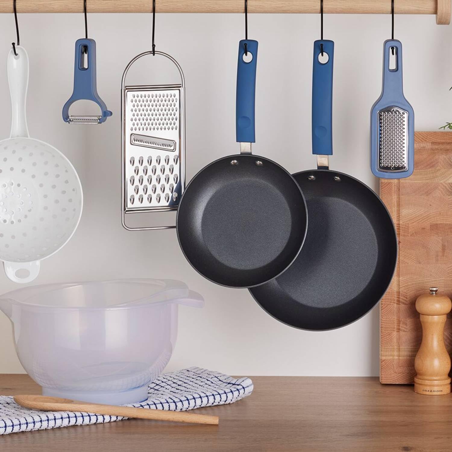 Simply Lakeland Stapelbares 3-teiliges Schäler-Set, Wellenschliff, Julienne und Y-Schäler