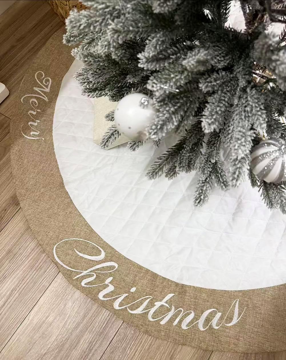 48 Inch Christmas Tree Skirt White Thick Luxury Quilted Cotton with Burlap Decoration for Merry Christmas Party Christmas Tree Skirt Decorations
