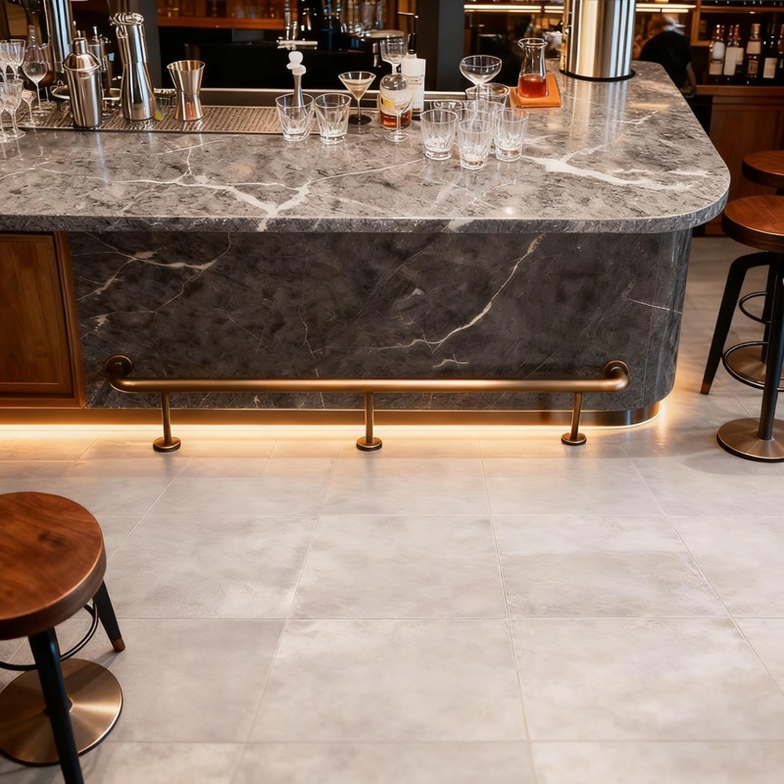 Uchwyt ścienny Pub Kick Bar - średnica 3,2 cm okrągła rura, podnóżek na wyspę kuchenną ze sprzętem montażowym