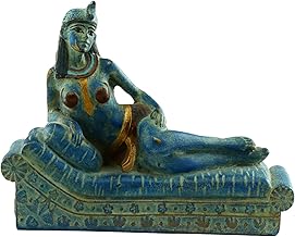 تمثال للملكة المصرية كليوباترا وهي مستلقية على السرير، لون أزرق، صنع في مصر