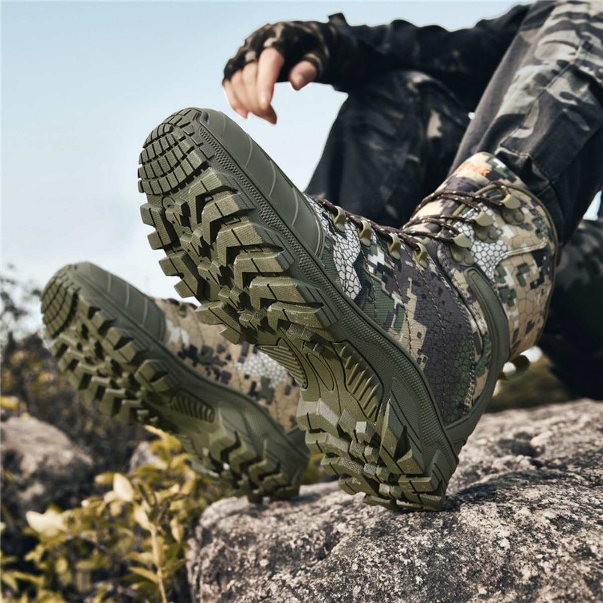 Men's Lightweight Tactical Combat Boots with Side Zipper & Slip-Resistant Sole