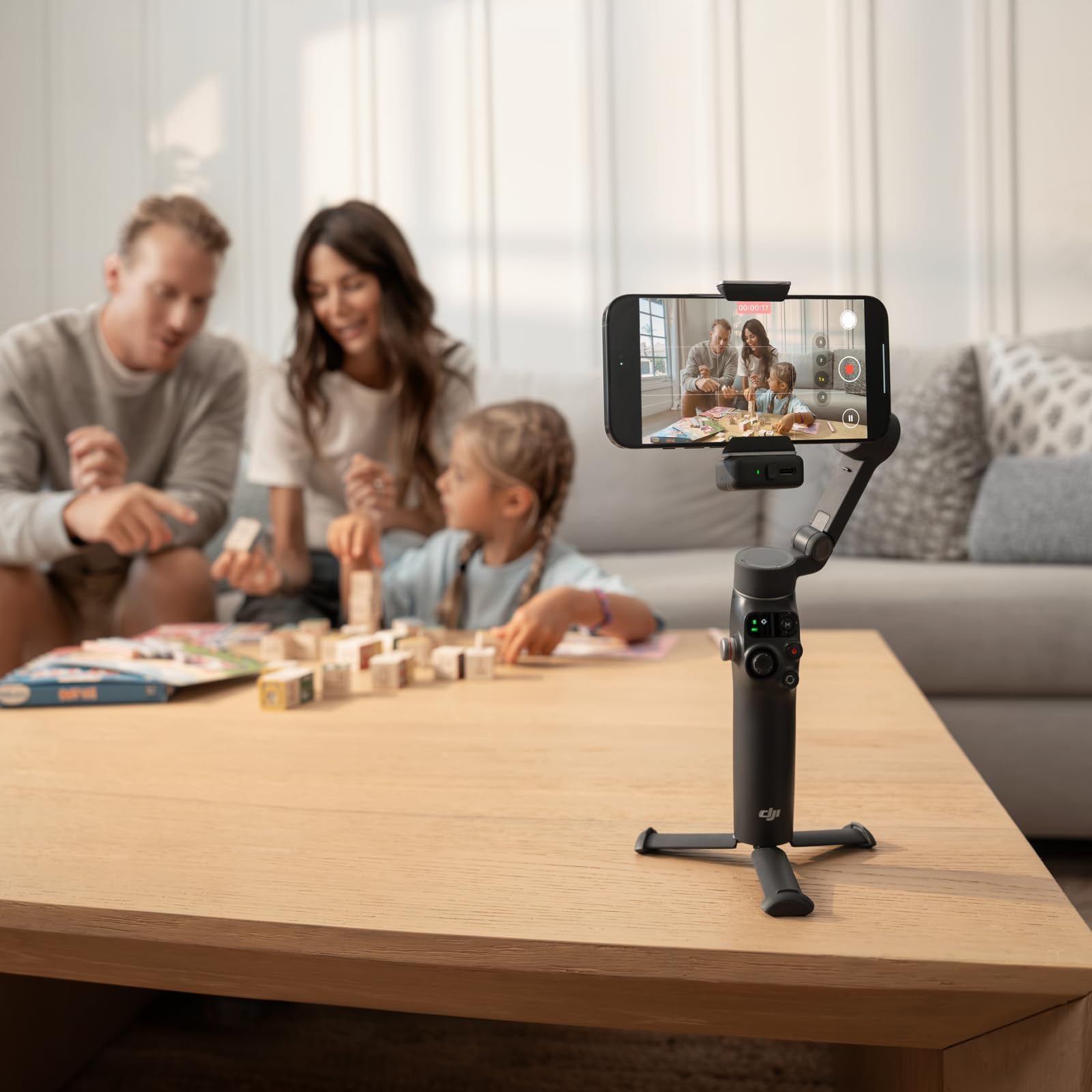 Nacelle stabilisatrice pour Smartphone DJI Bundle Suivi avancé Osmo Mobile 8, Suivi natif IA avec Audio et éclairage, Rotation panoramique à 360°, Barre d’Extension et trépied intégrés