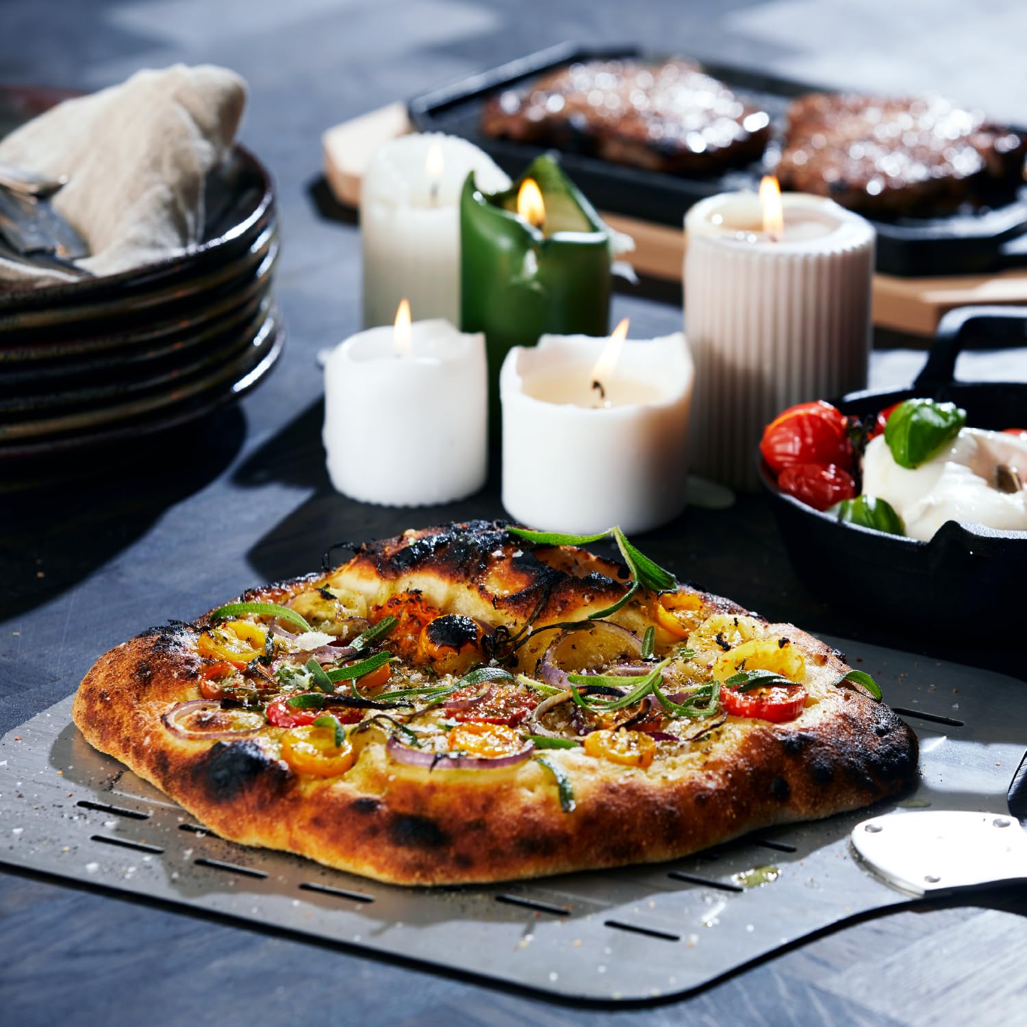 cozze® Pelle à Pizza légère avec des Trous 75 x 40 x 35 cm en Aluminium, Noir