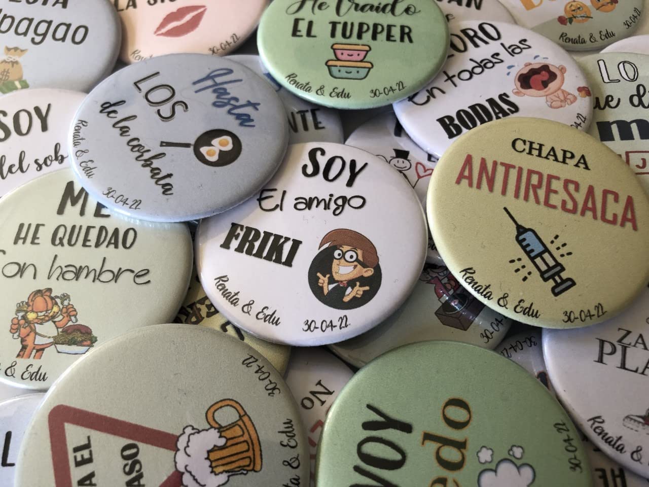CHAPAS FRASES DIVERTIDAS para boda. 50 unidades. Detalles para invitados