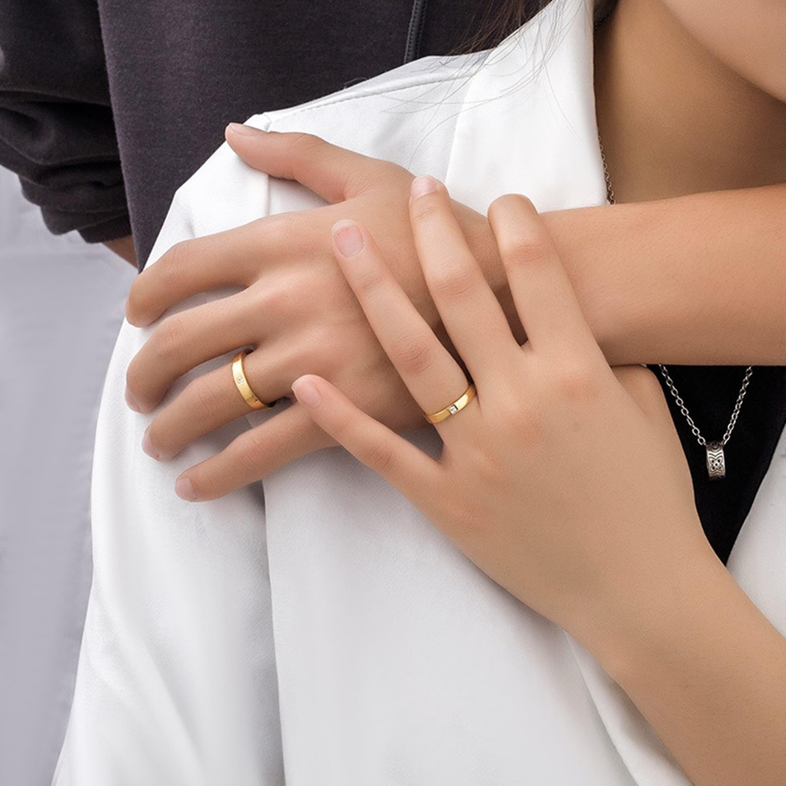 Anillo de boda de oro amarillo de 18 quilates, anillo delicado con incrustaciones de moissanite anillos mujeres
