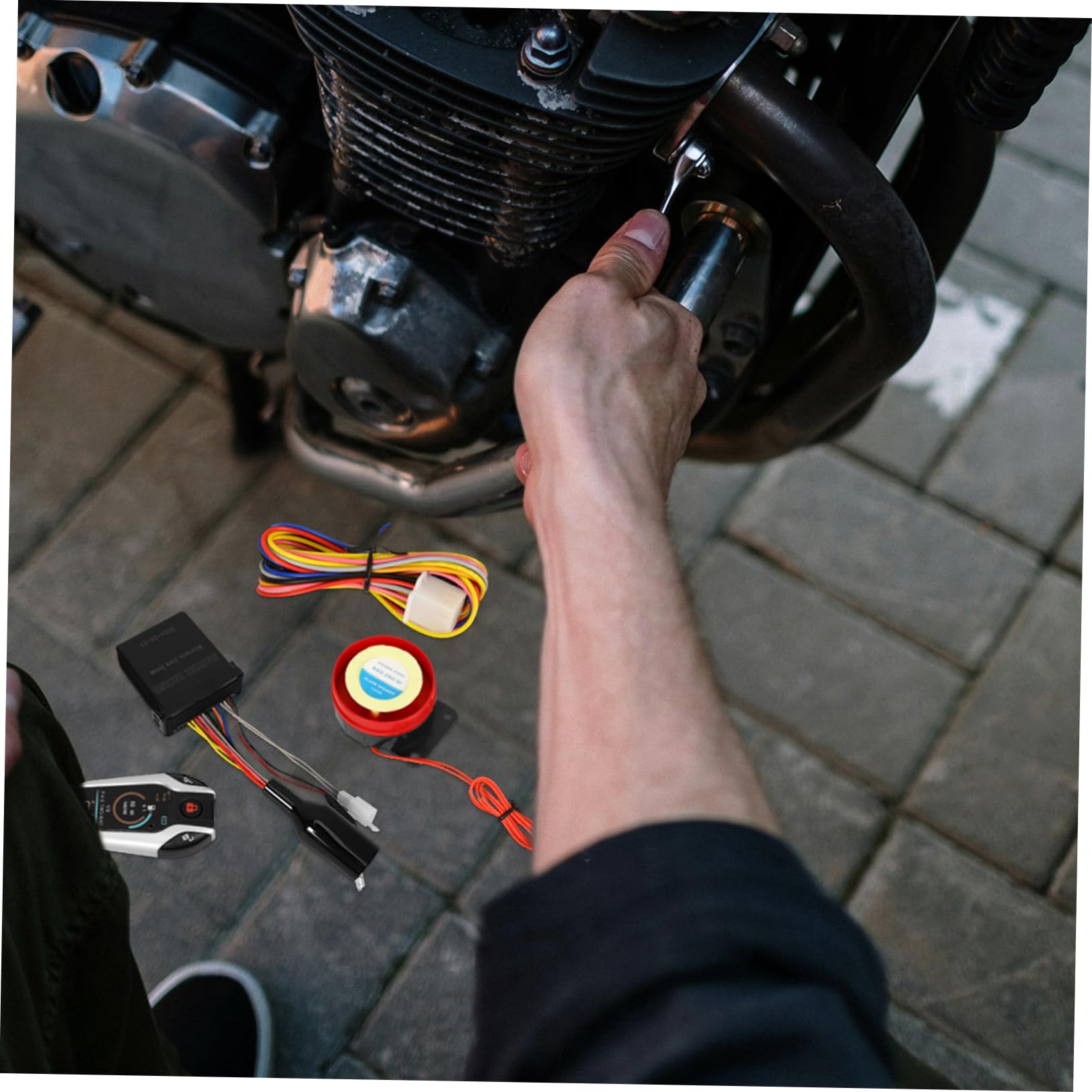 GARVALON Kit Antifurto per Moto con Avvio Remoto e Localizzatore Veicolo, Dispositivo di Sicurezza in Plastica con Telecomando, per Protezione Motociclistica