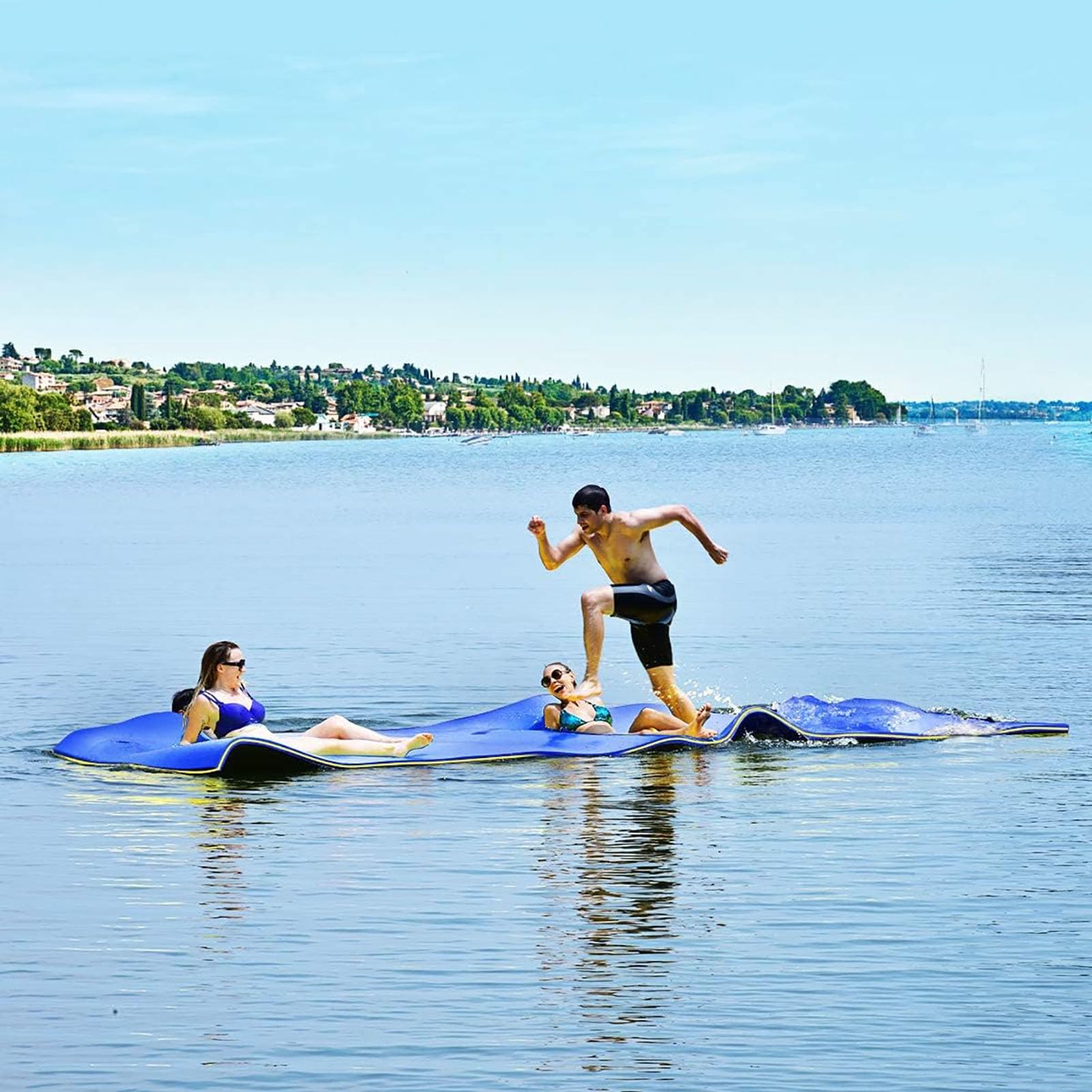 Tappetino Galleggiante – Tappetino Galleggiante per Lago, in Schiuma XPE a 3 Strati Antistrappo, con Corda Elastica di Ancoraggio; Ideale per Lago, Spiaggia, Mare e Piscina,Blu,2.7m x 1.5m x 3.3cm