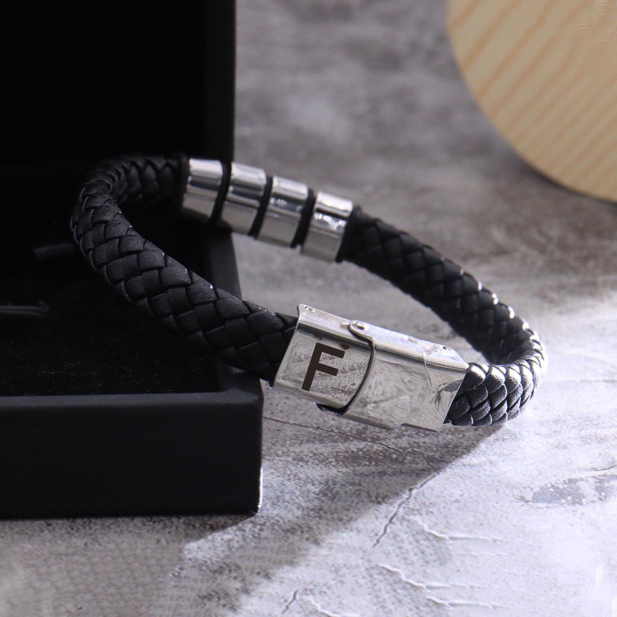 SAMINO Cuoio Nero 26 Bracciale Iniziale Per Il Mio Uomo Acciaio Inossidabile A-Z Lettera Charm Bracciale Intrecciato Per I Regali A Lui