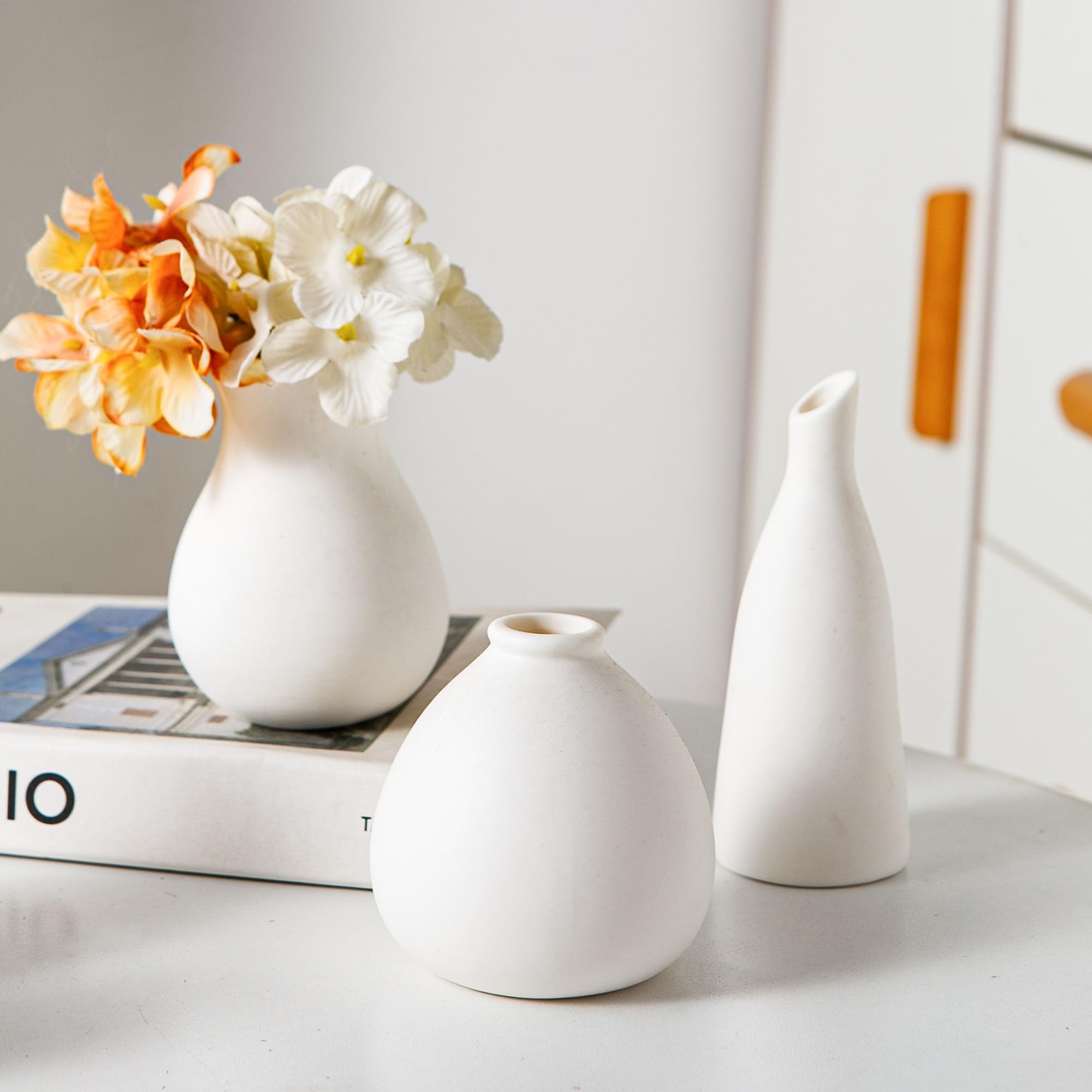 Tanvecle Weiße Keramik Knospenvase 11er Set, Kleine Vasen für Pampasgras, Blumen, Mini Vasen für Moderne Wohnkultur, Minimalistische Dekor, für Wohnzimmer, Esstisch & Regale