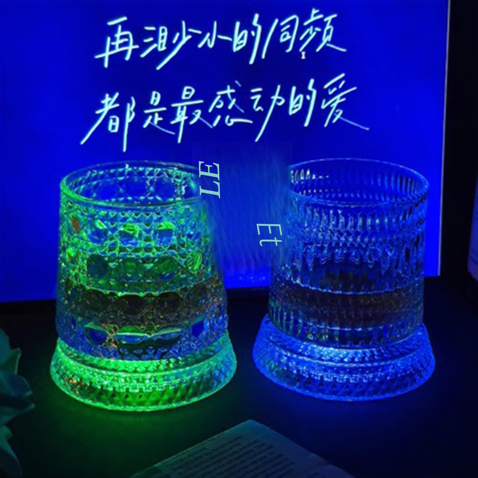 Verre à Whisky 2 Pcs Transparentes Verre, Verre Whisky Tournant à 360 DegréS,Verre à Whisky Avec Socle Led Coloré,Pour Collectionneurs Anniversaire FêTe Des Familiales FêTes (led)