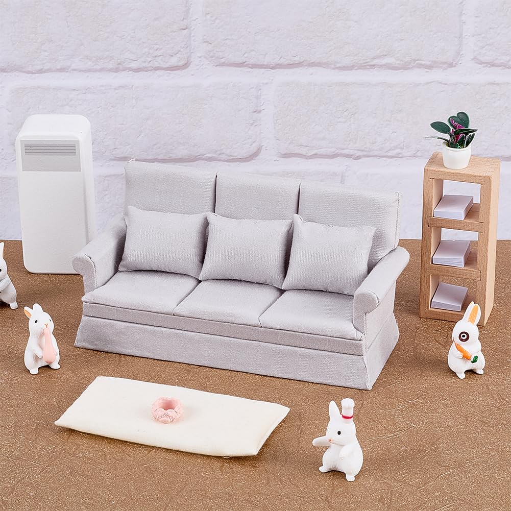 FINGERINSPIRE Divanetto per Casa delle Bambole in Betulla Grigio Chiaro 161x75x80mm Mini Divano per Casa delle Bambole con Design a Tre Posti per Esposizioni di Diorami in Soggiorno in Scala 1/12
