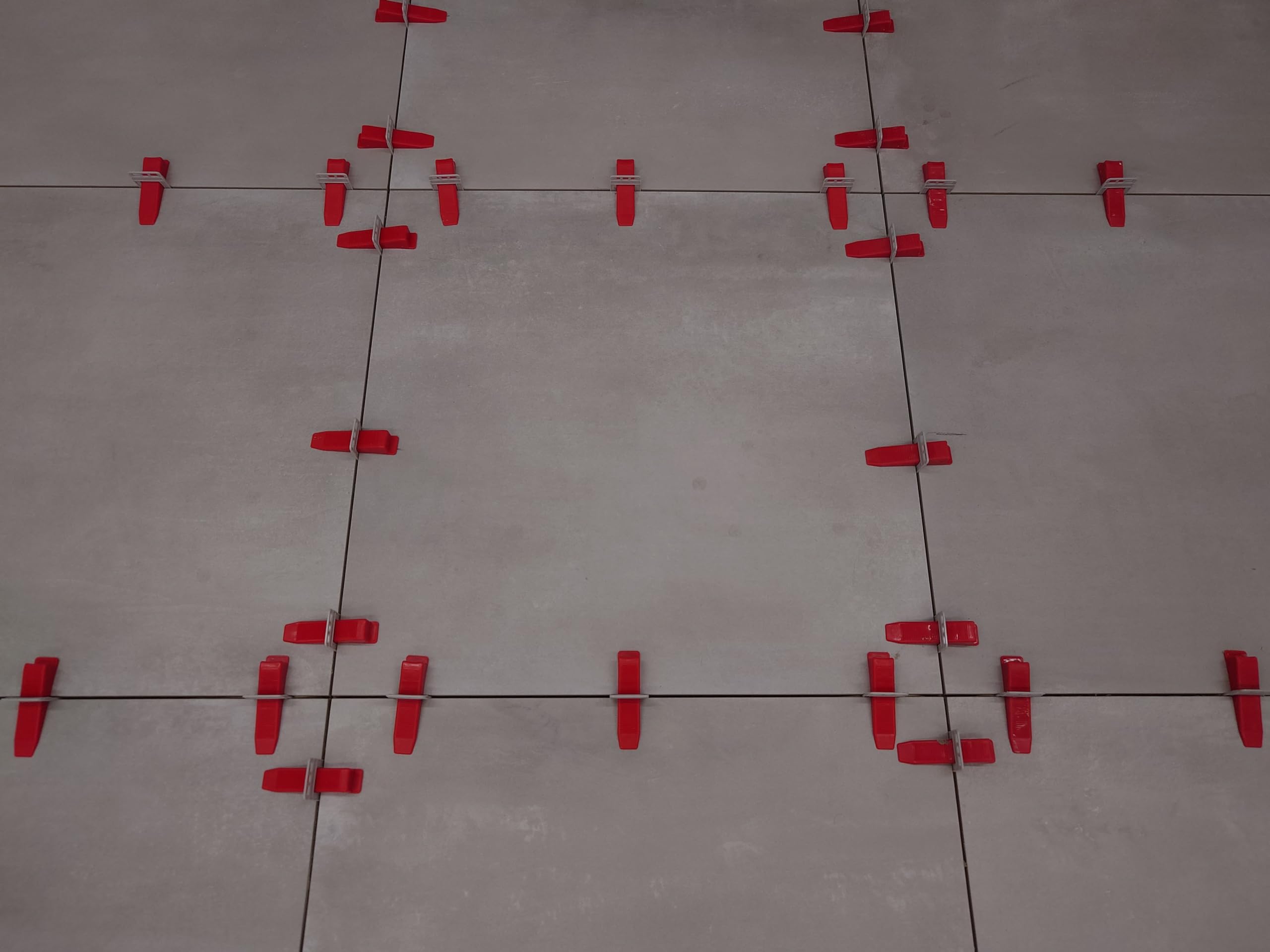 Keily - 500 languettes - 2,0 mm. Keily est un système de nivellement technique de haute qualité. Le meilleur pour un prix avantageux ! Largeur de joint 2 mm