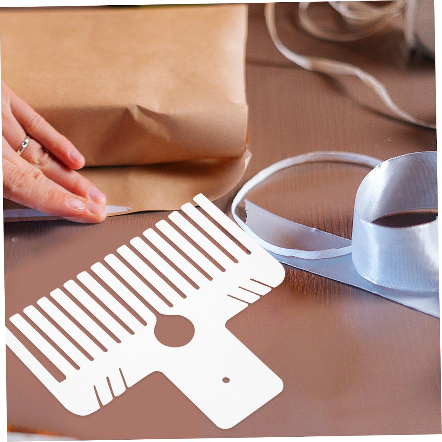 KOMBIUDA 2pcs Plastic Bow Maker Tool for Crafting Beautiful Bows for Wreaths and Decorations Easy to Use Cardboard Handle for Your Projects