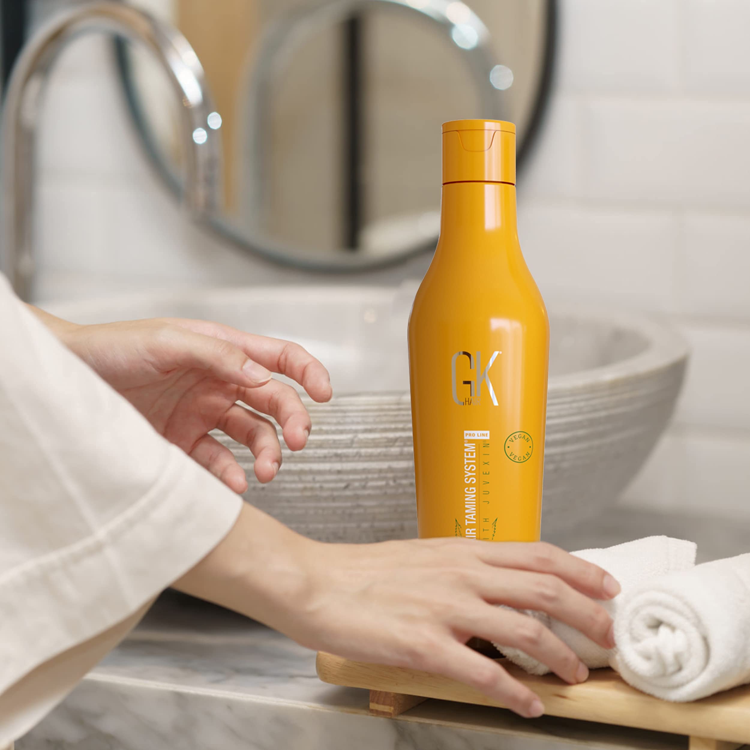 GK HAIR Global Keratin Hemp Shampoo (240ml / 8.11 FL Oz) Idratante, rinforzante, colore trattato, riparazione danneggiata, nutriente e lucentezza infusa con solfato organico vegano senza parabeni