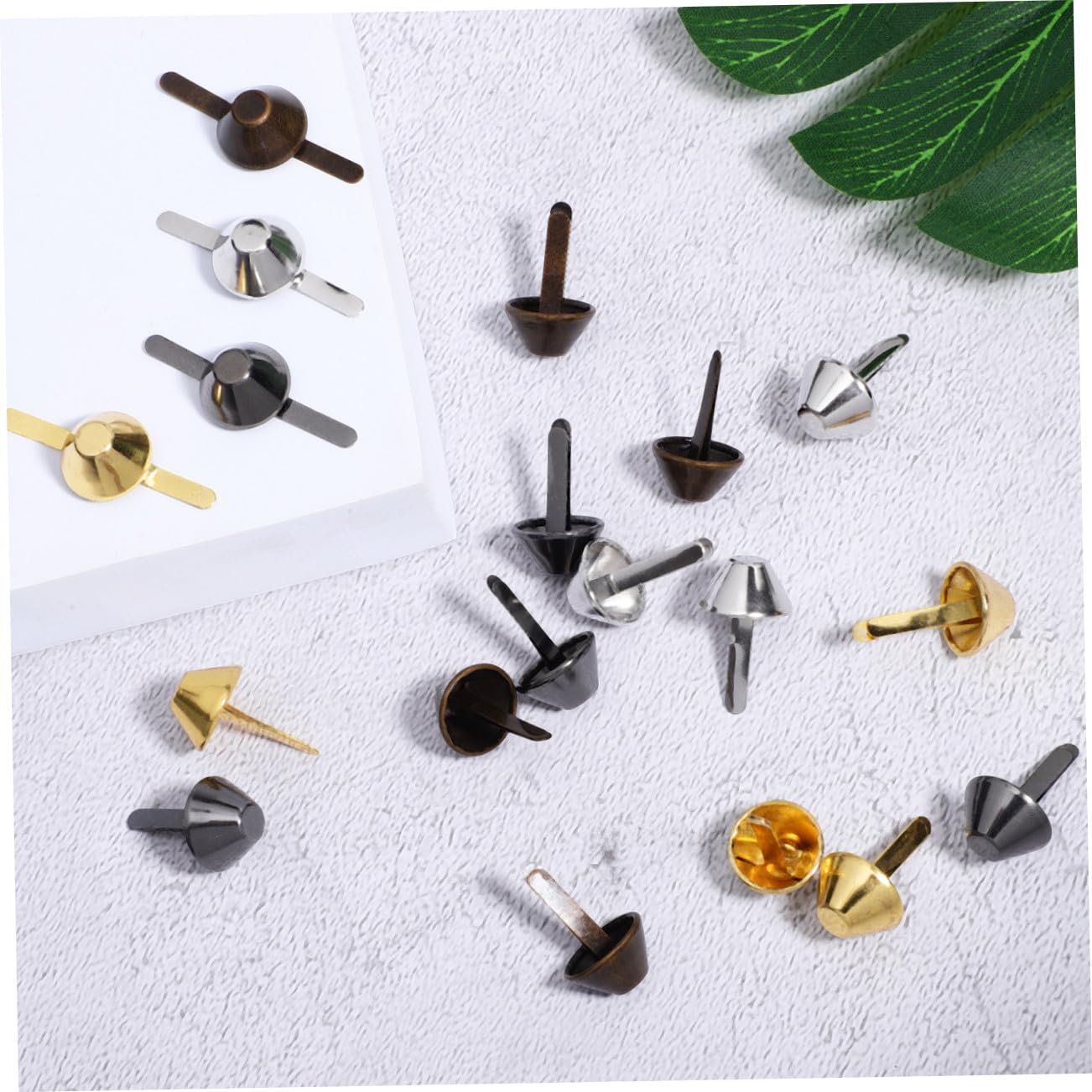 SHINEOFI 200piezas Remaches para Pies de Bolso Cono Cabeza de Clavo para Manualidades de Cuero Hacer Bolsos y Carteras